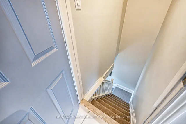 Additional property image - 712 Gladstone Ave
