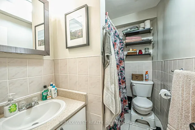 Additional property image - 712 Gladstone Ave