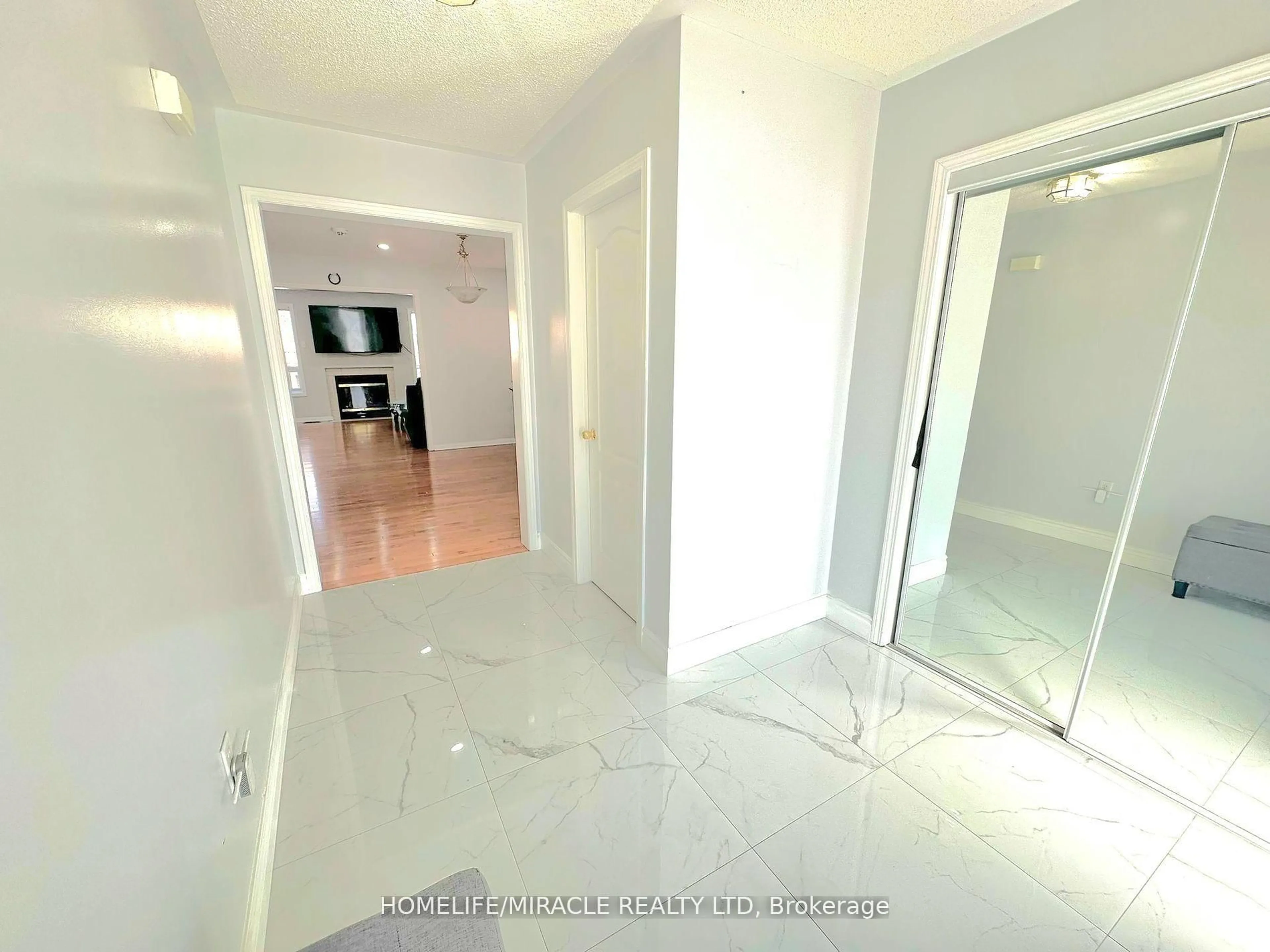 A pic of a room for 24 Zimmer St, Brampton Ontario L6S 6L3