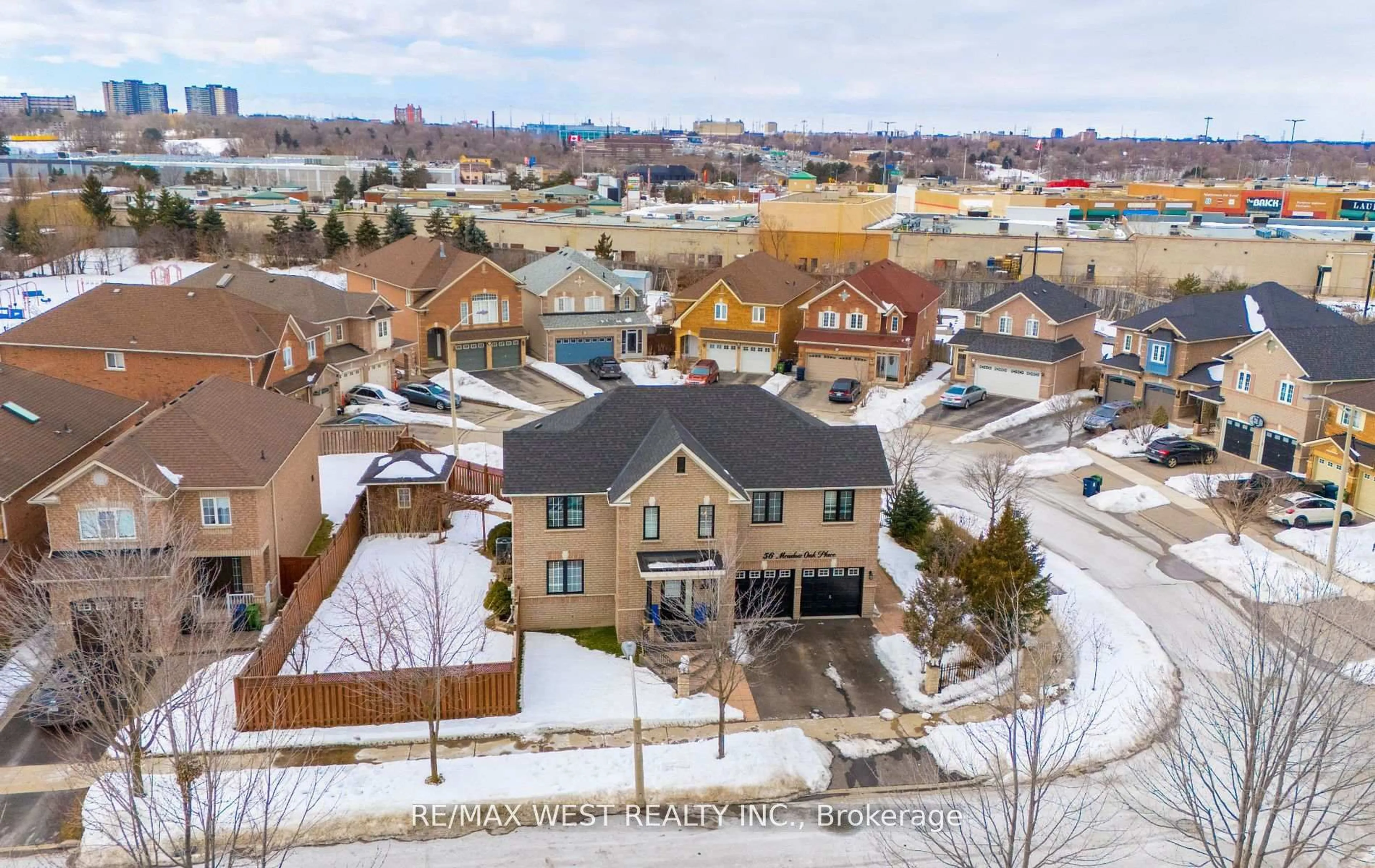 A pic from outside/outdoor area/front of a property/back of a property/a pic from drone, street for 56 Meadow Oak Pl, Toronto Ontario M9N 3Z6