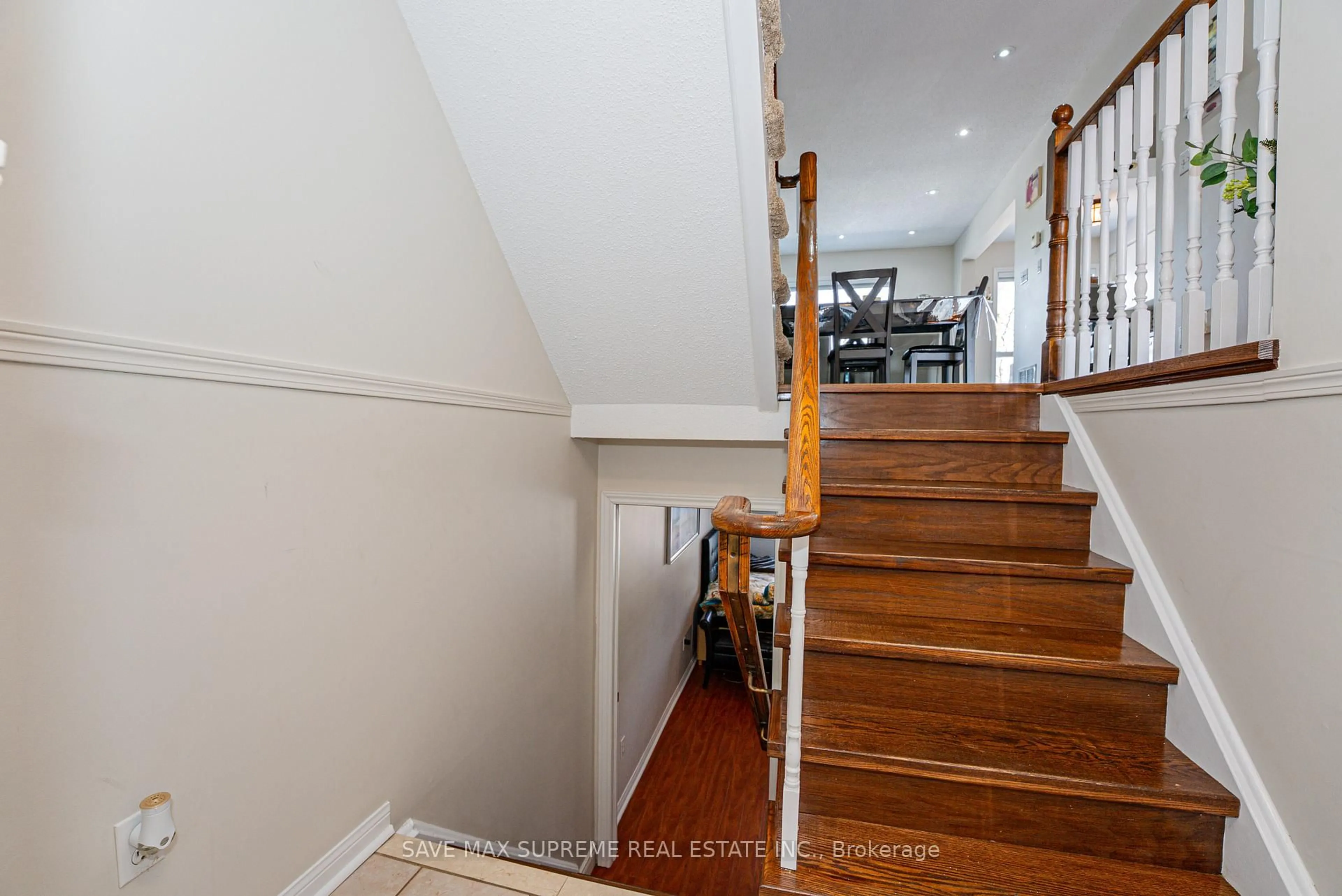Indoor foyer for 2 Clay Brick Crt #65, Brampton Ontario L6V 4M7