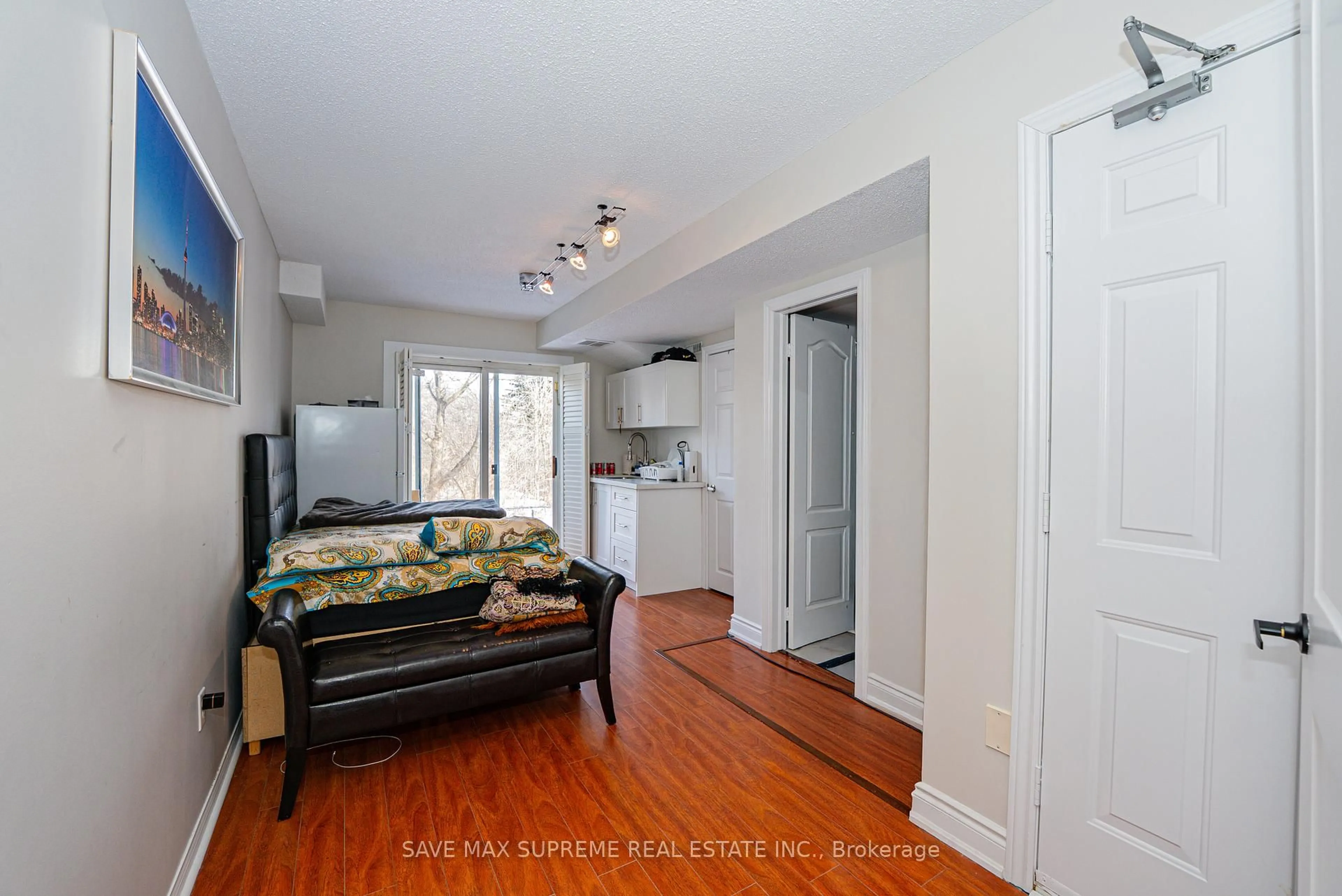 Living room with furniture, wood/laminate floor for 2 Clay Brick Crt #65, Brampton Ontario L6V 4M7