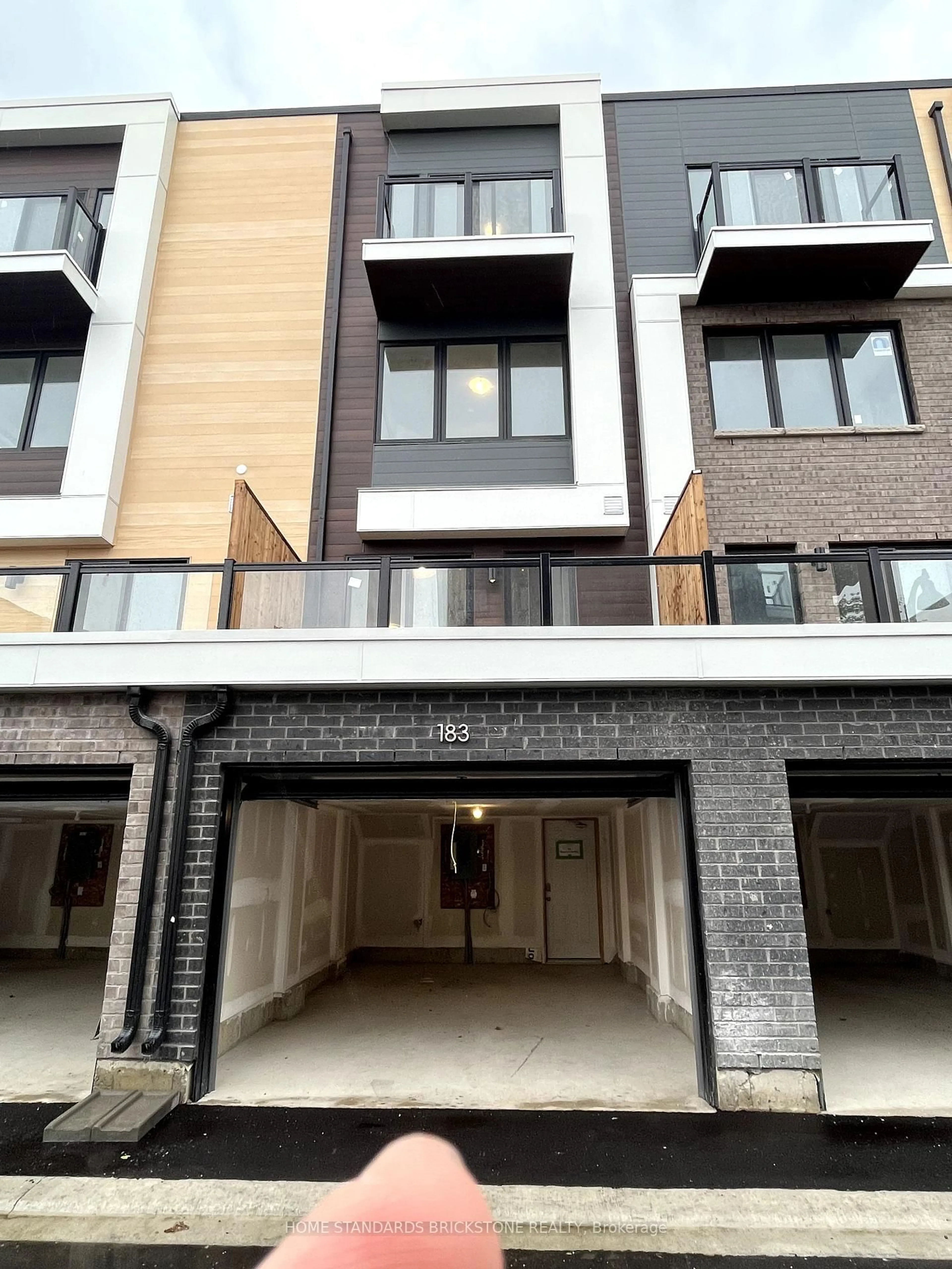 Indoor foyer for 183 Downsview Park Blvd, Toronto Ontario M3K 0C8