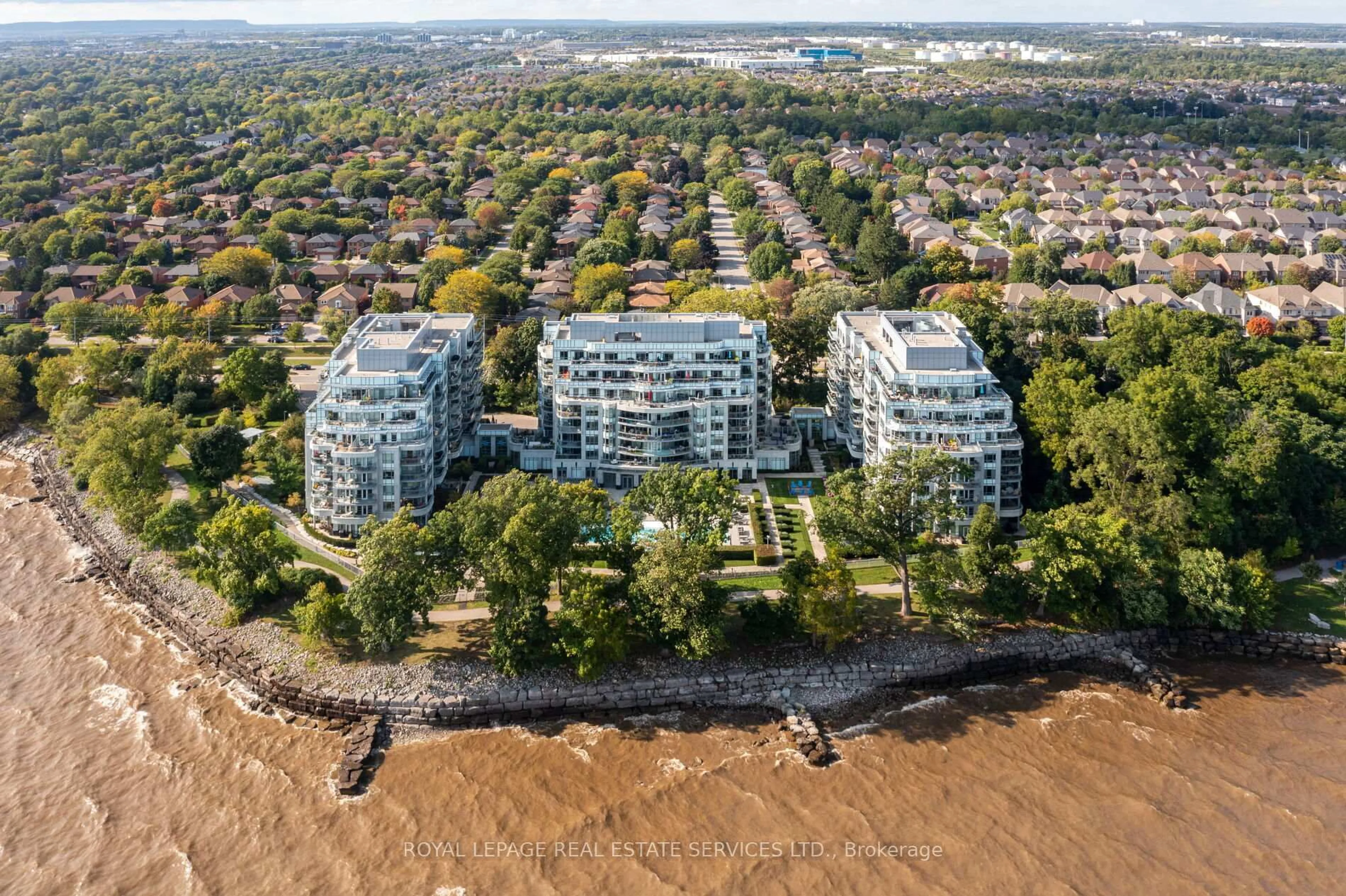 A pic from outside/outdoor area/front of a property/back of a property/a pic from drone, water/lake/river/ocean view for 3500 Lakeshore Rd #815, Oakville Ontario L6L 0B4