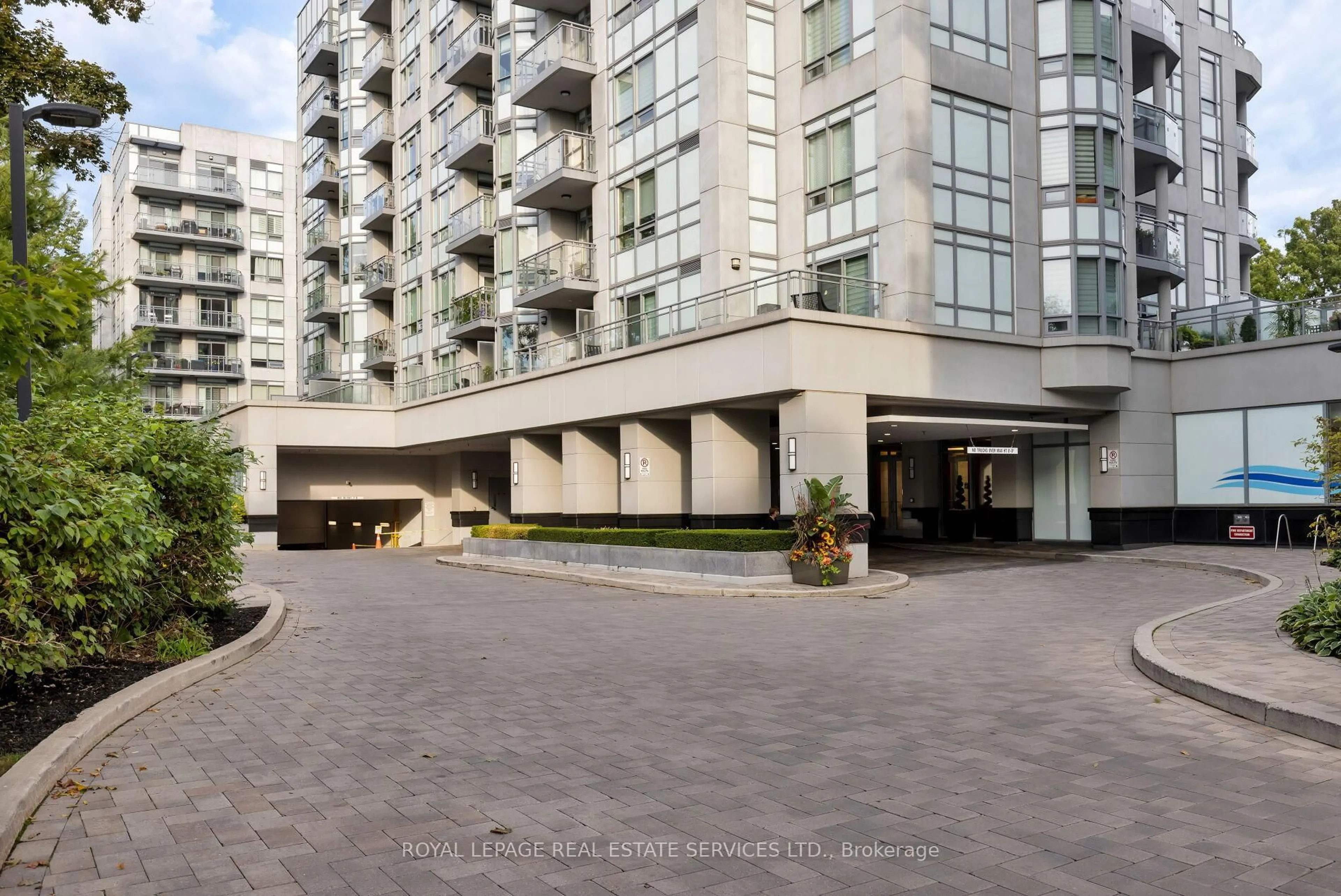 Patio, street for 3500 Lakeshore Rd #815, Oakville Ontario L6L 0B4