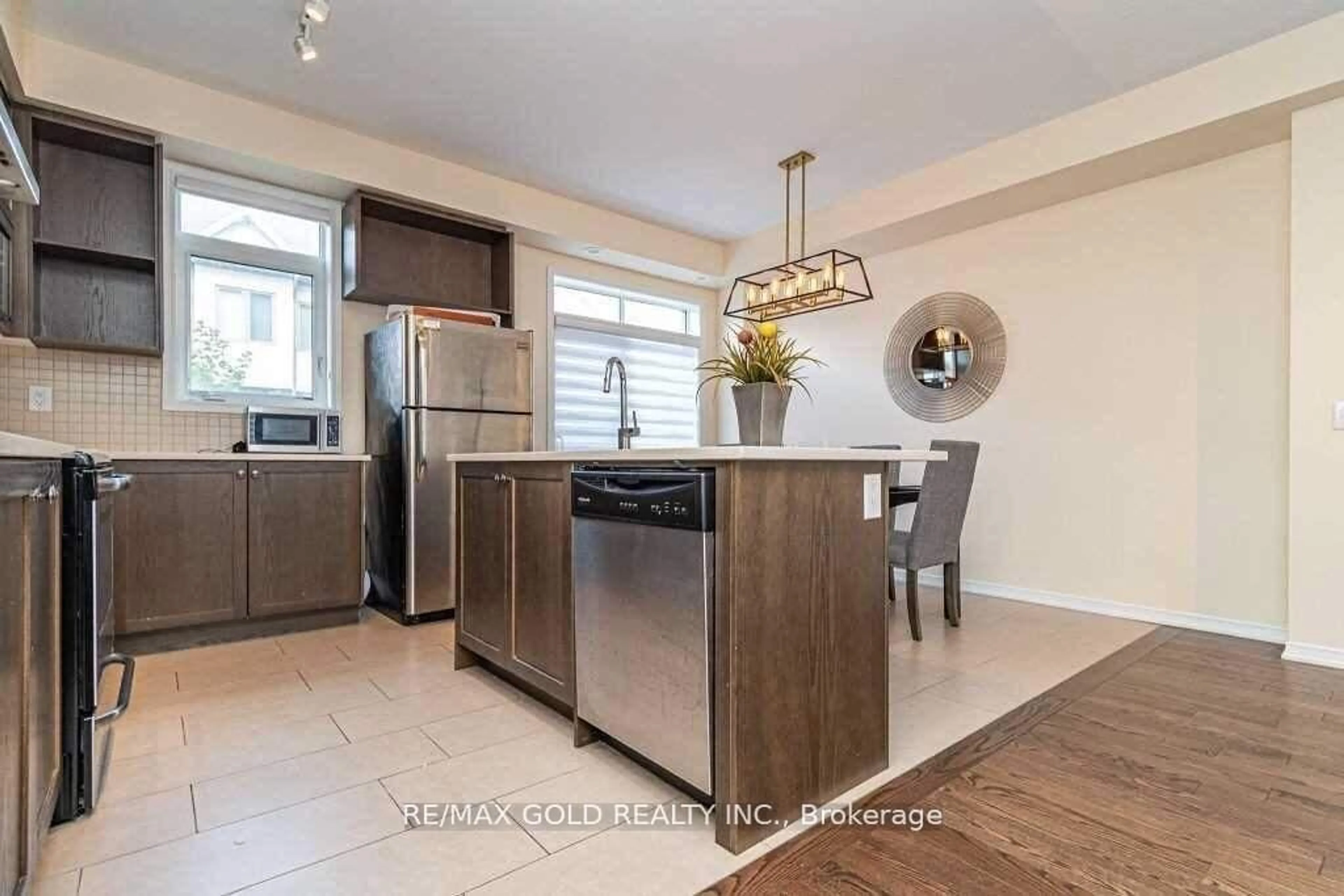 Open concept kitchen, ceramic/tile floor for 436 Ladycroft Terr, Mississauga Ontario L5A 0A7