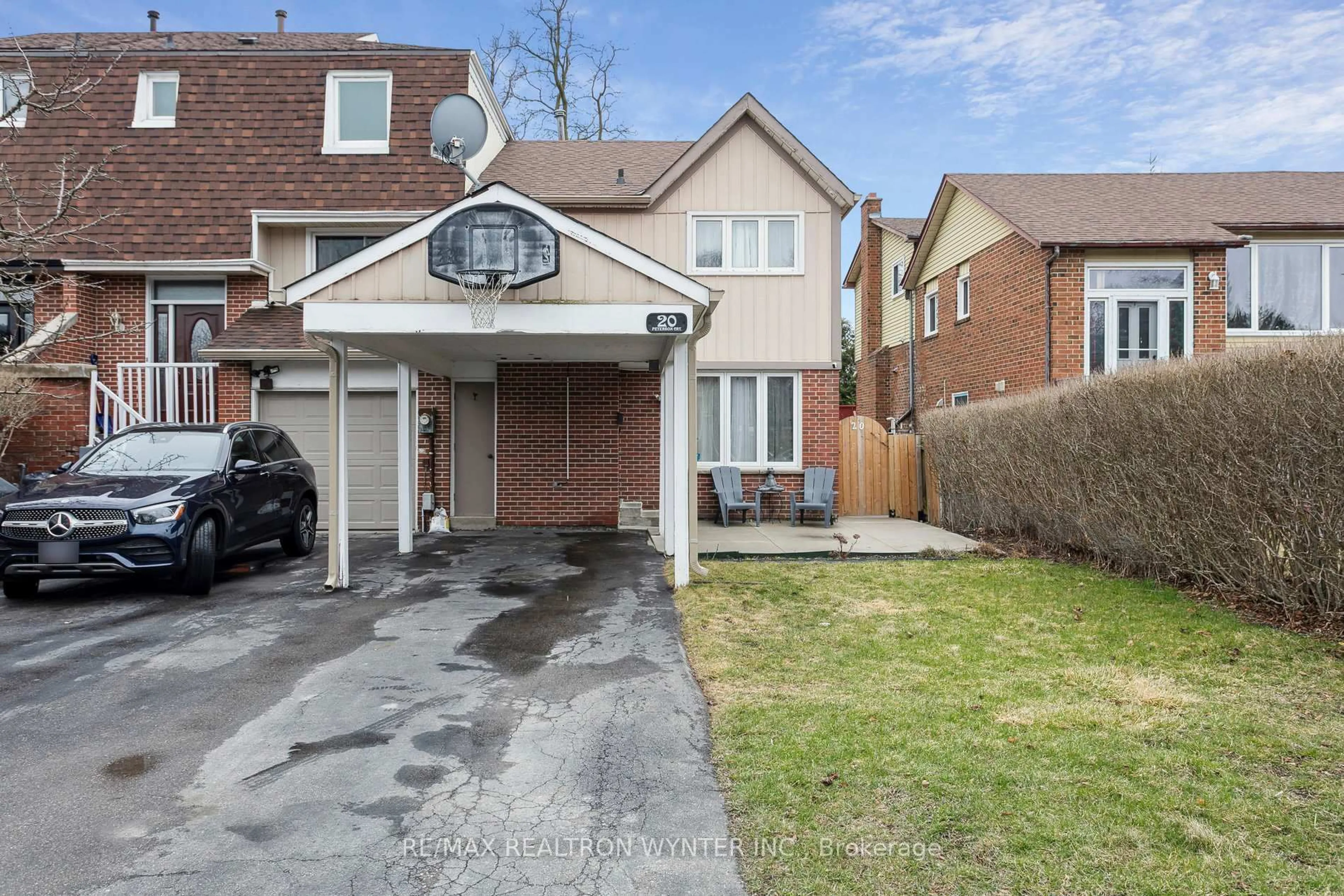 Home with brick exterior material, street for 20 Peterson Crt, Brampton Ontario L6Z 1K6