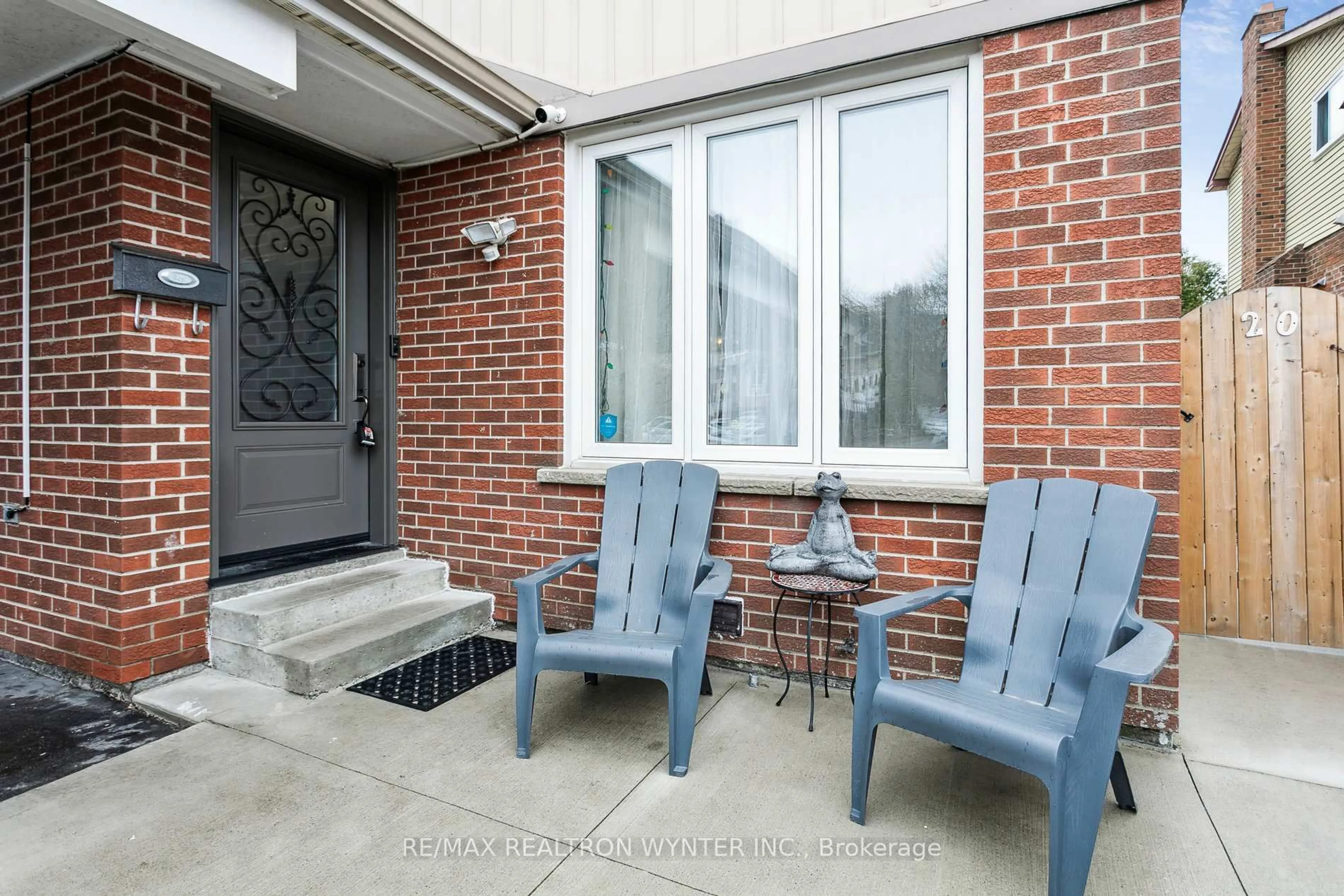 Patio, street for 20 Peterson Crt, Brampton Ontario L6Z 1K6