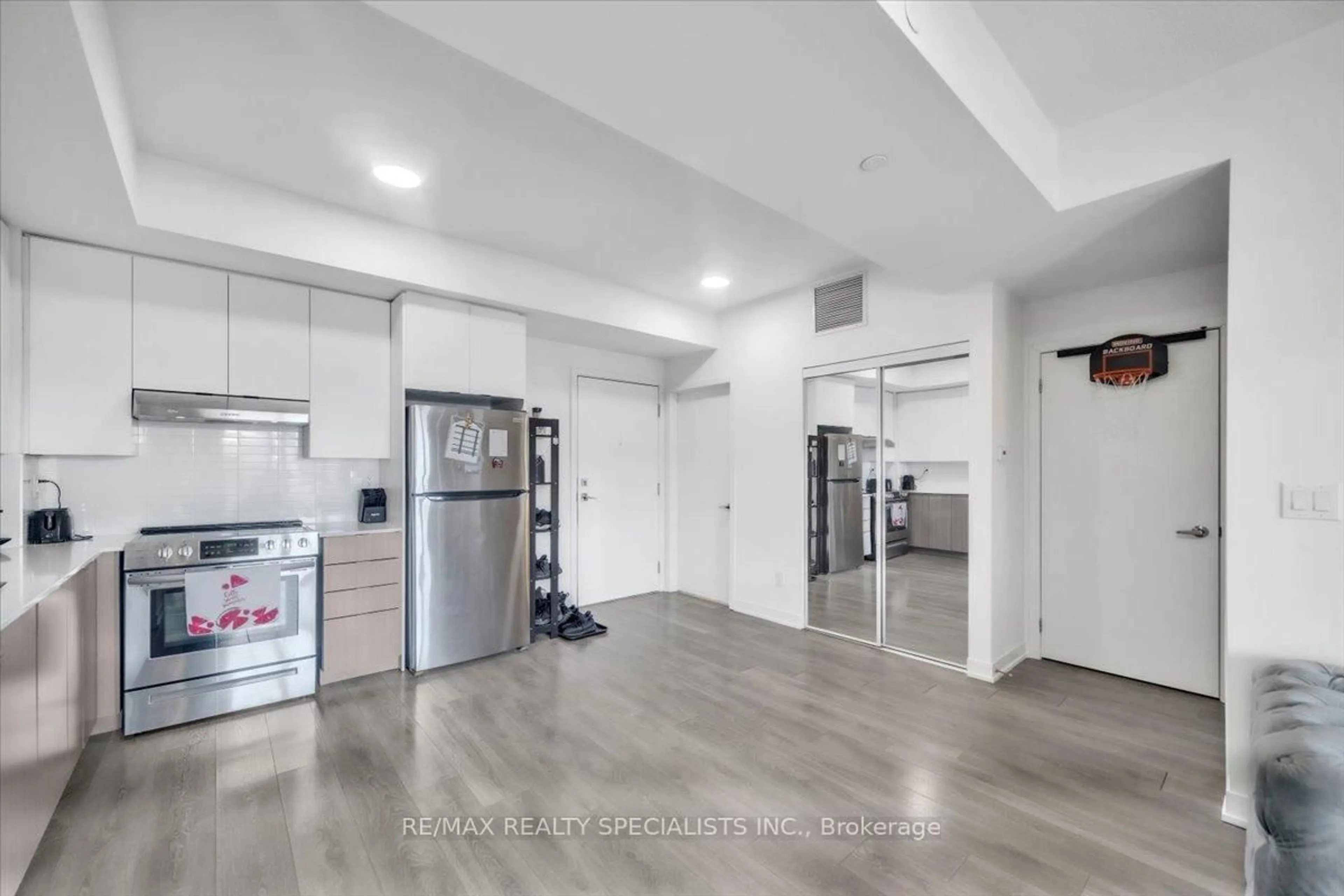 Open concept kitchen, unknown for 120 Canon Jackson Dr #404, Toronto Ontario M6M 0B8