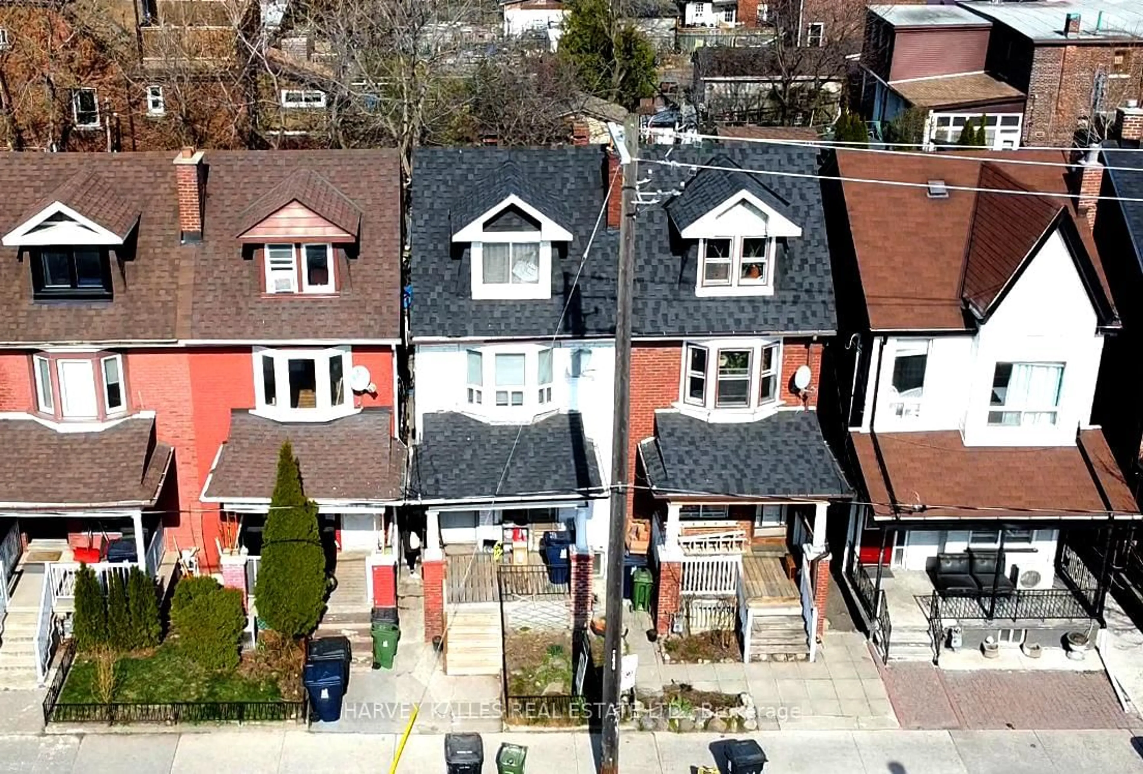 A pic from outside/outdoor area/front of a property/back of a property/a pic from drone, street for 1041 Ossington Ave, Toronto Ontario M6G 3V9