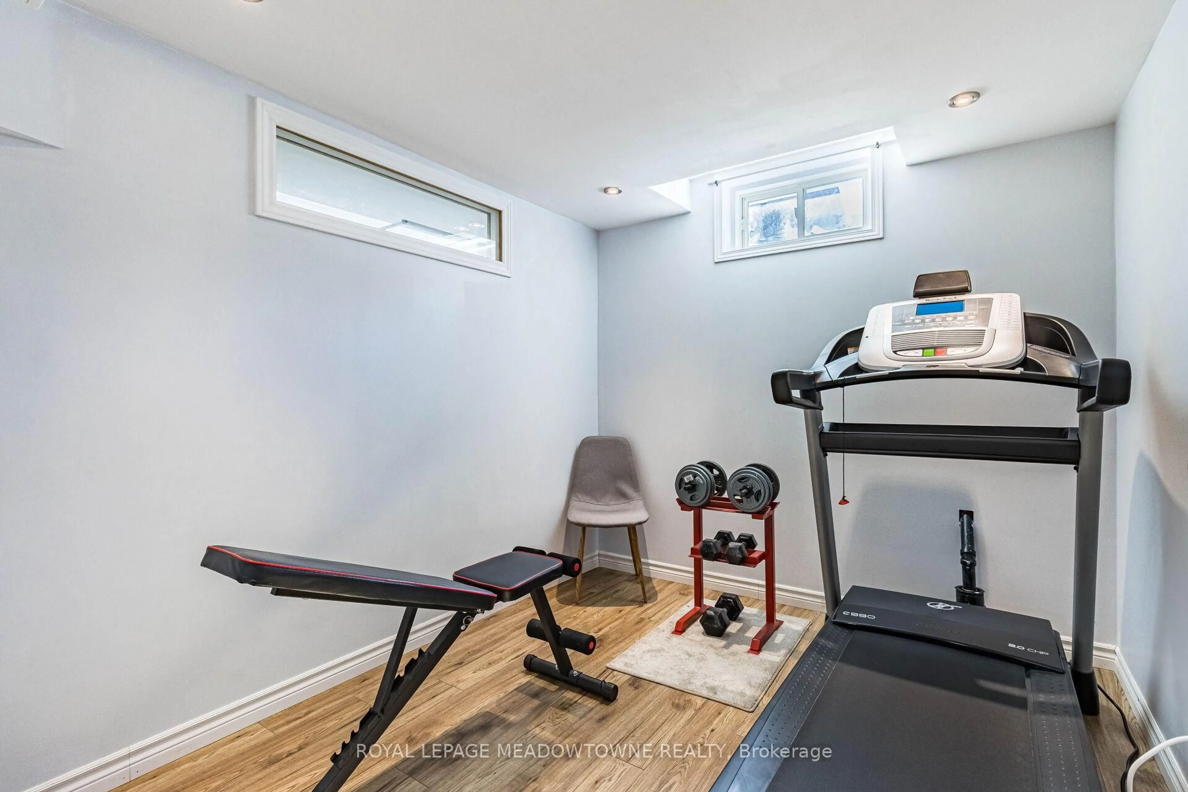 Gym or fitness room for 450 Oaktree Circ, Mississauga Ontario L5W 1V5