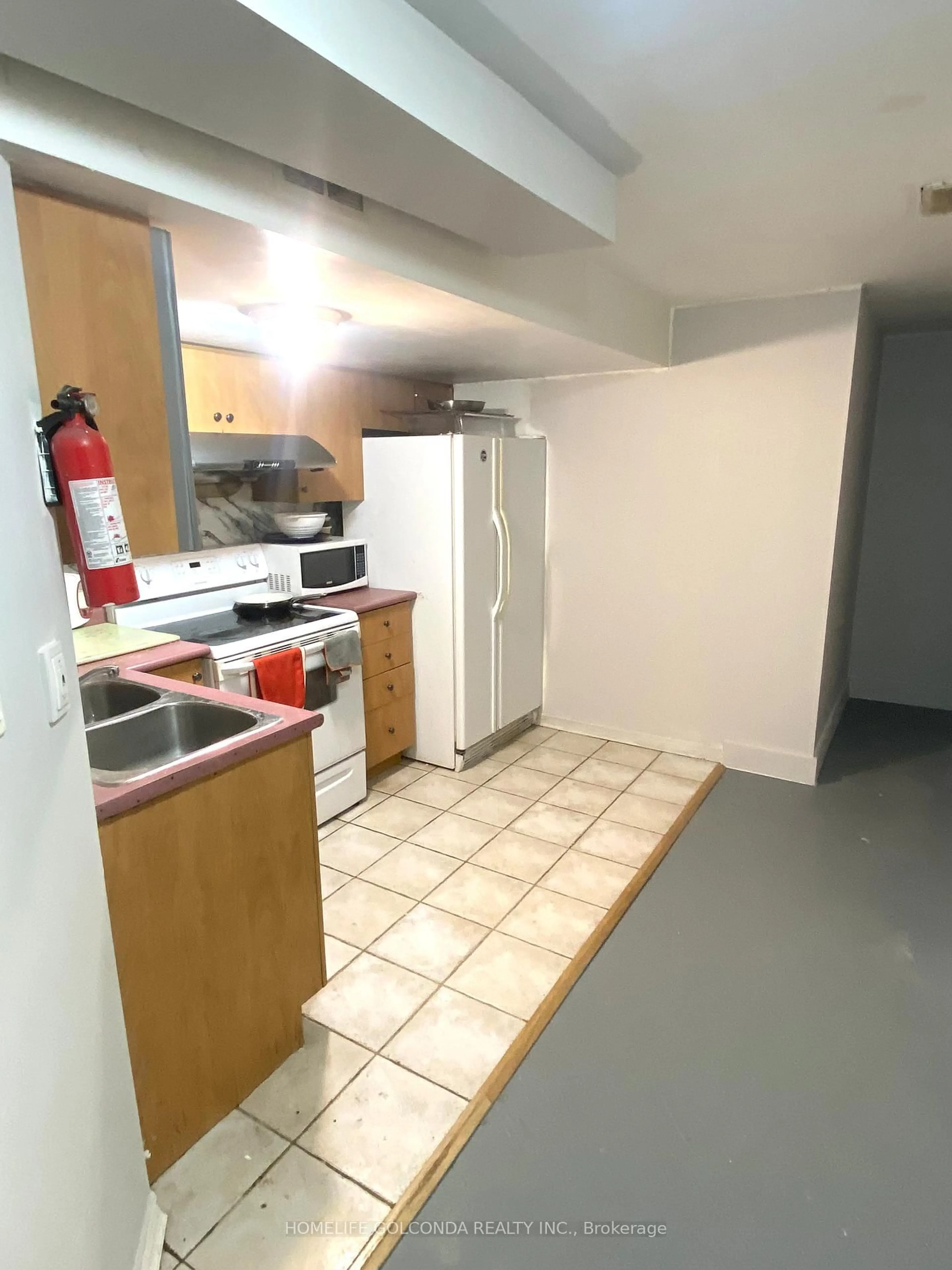 Standard kitchen, unknown for 15 Haynes Ave, Toronto Ontario M3J 3P8