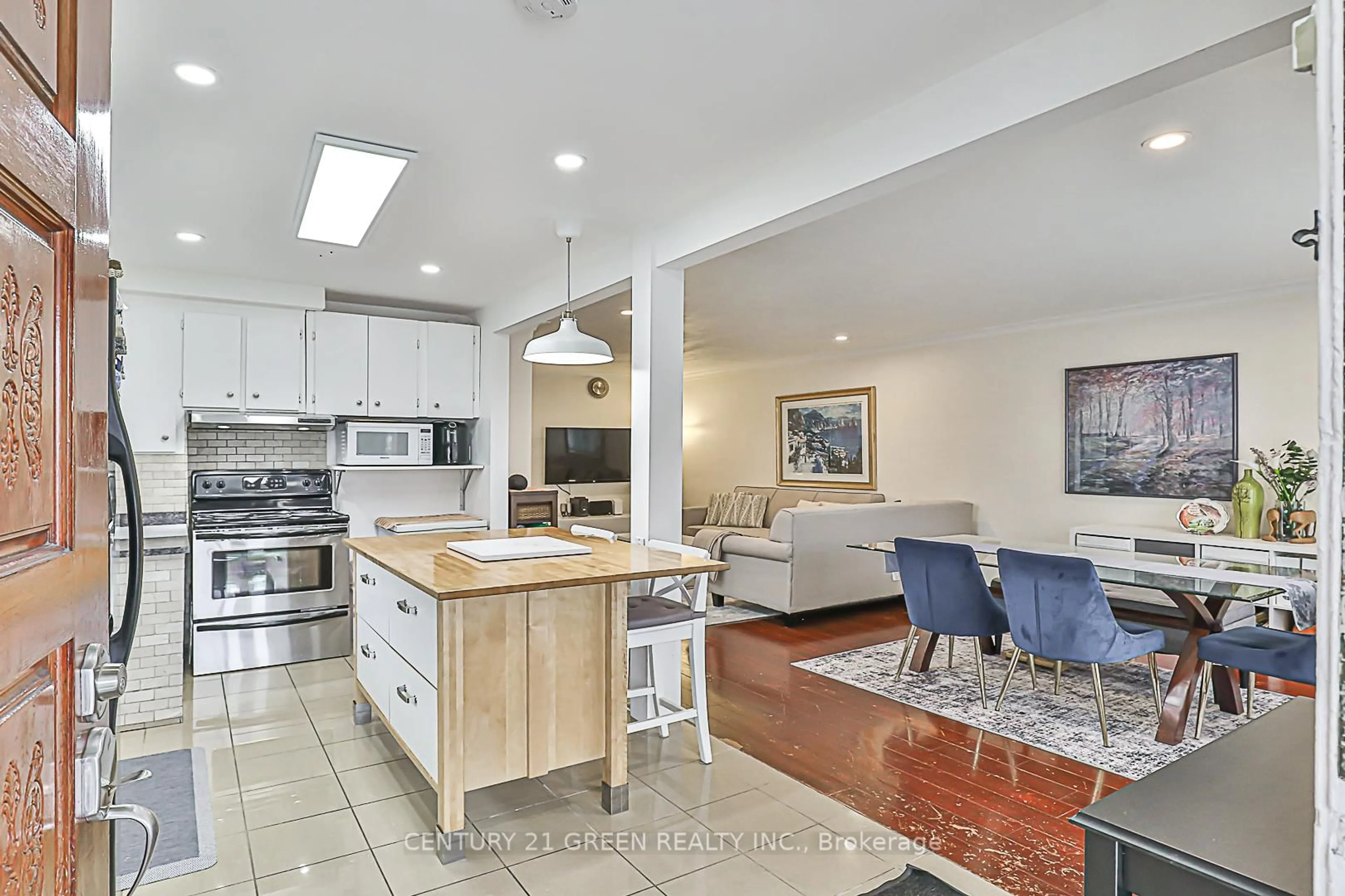 Open concept kitchen, ceramic/tile floor for 23 Chalkfarm Dr, Toronto Ontario M3L 1L1