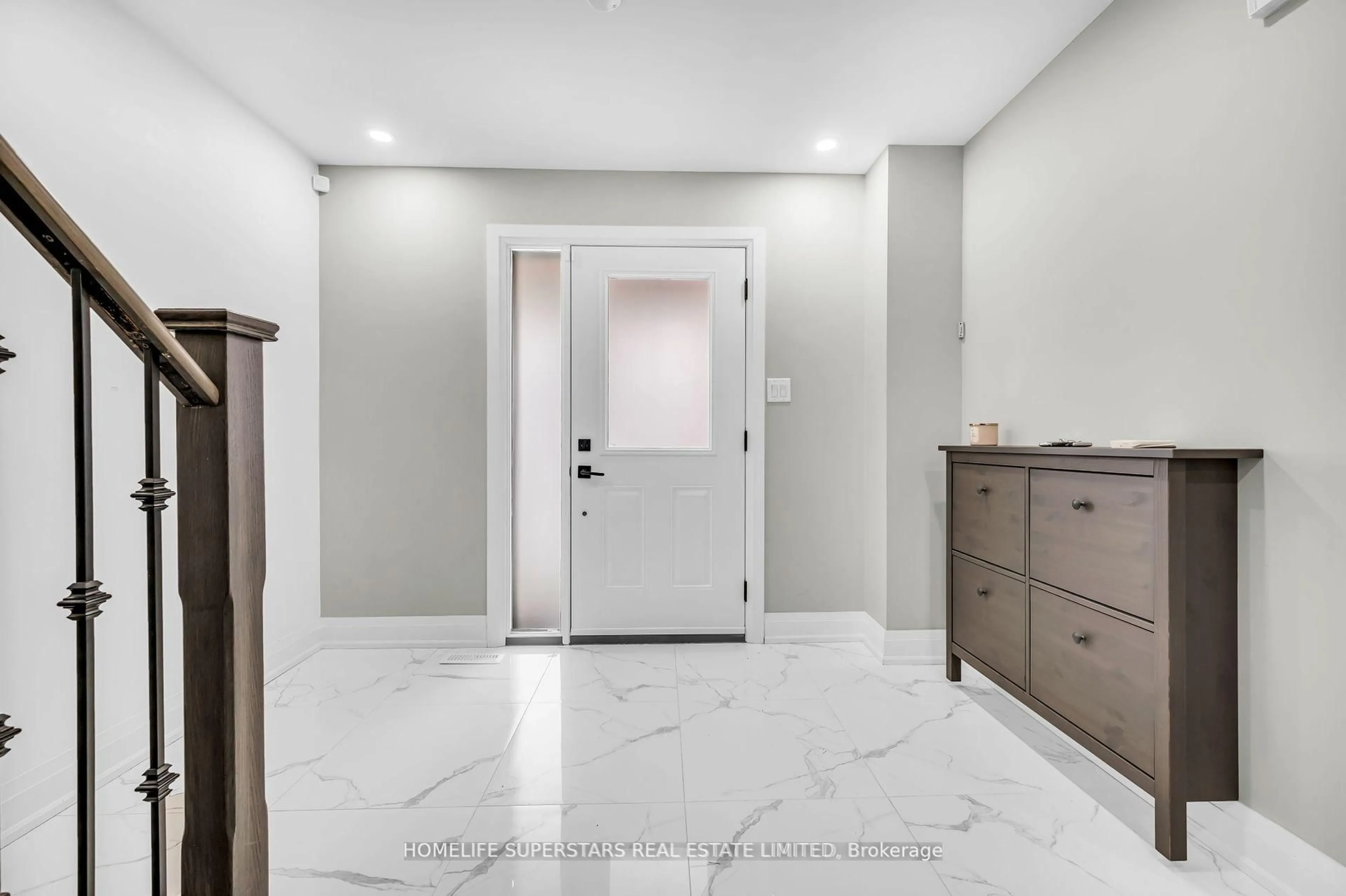Indoor entryway for 91 Hanton Cres, Caledon Ontario L7E 1W1