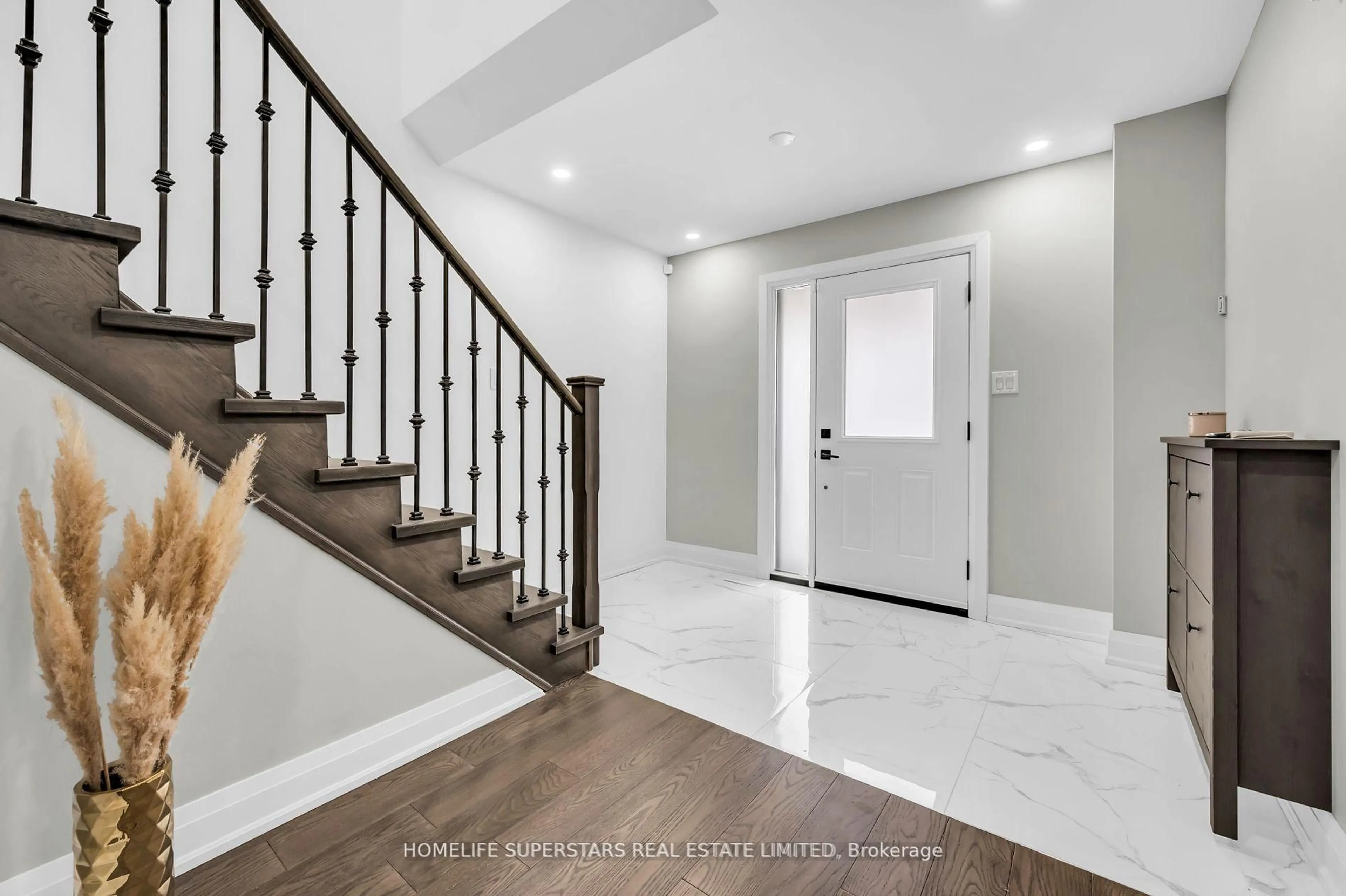 Indoor entryway for 91 Hanton Cres, Caledon Ontario L7E 1W1