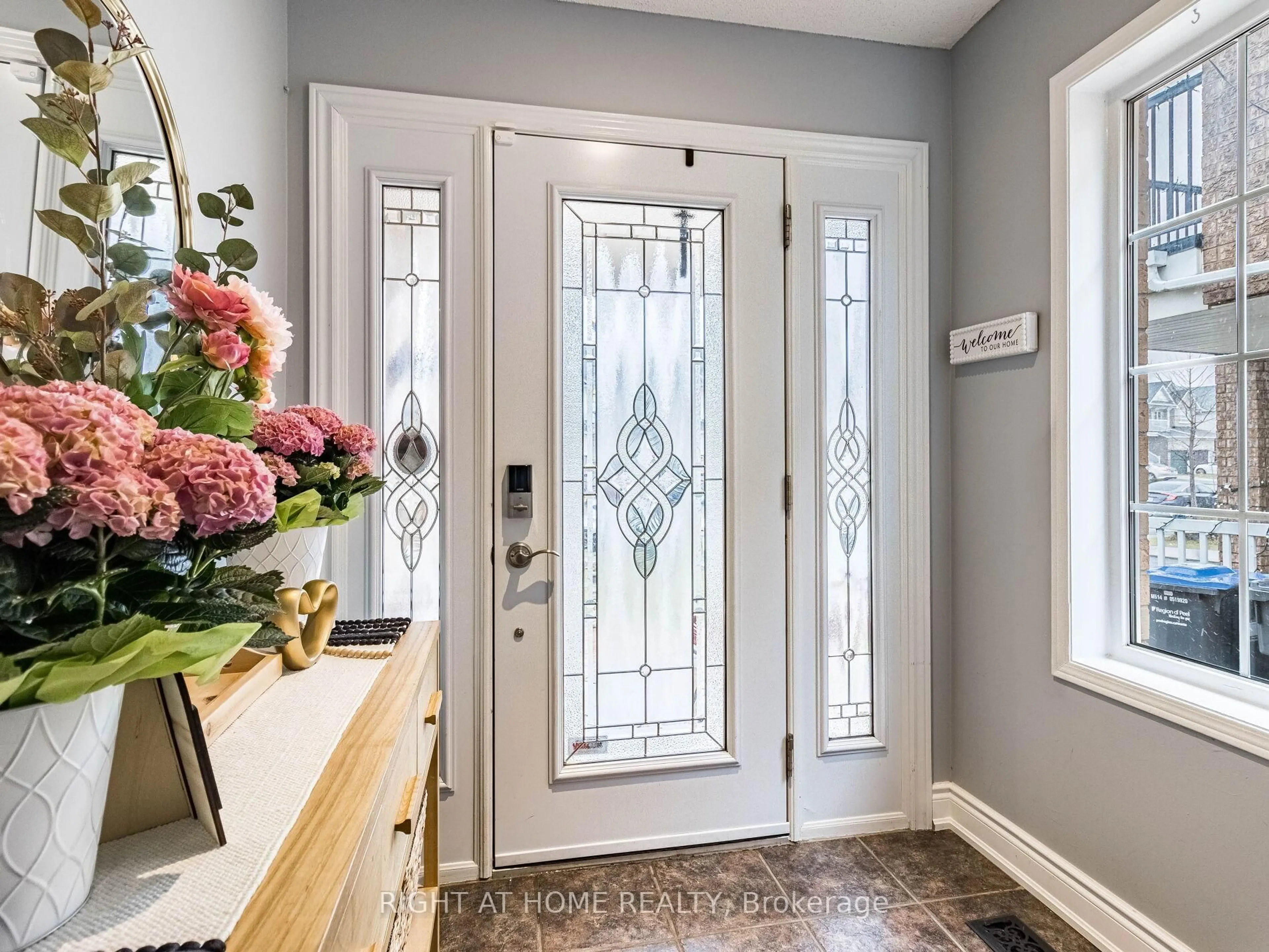 Indoor entryway for 11 Tiller Tr, Brampton Ontario L6X 4R6