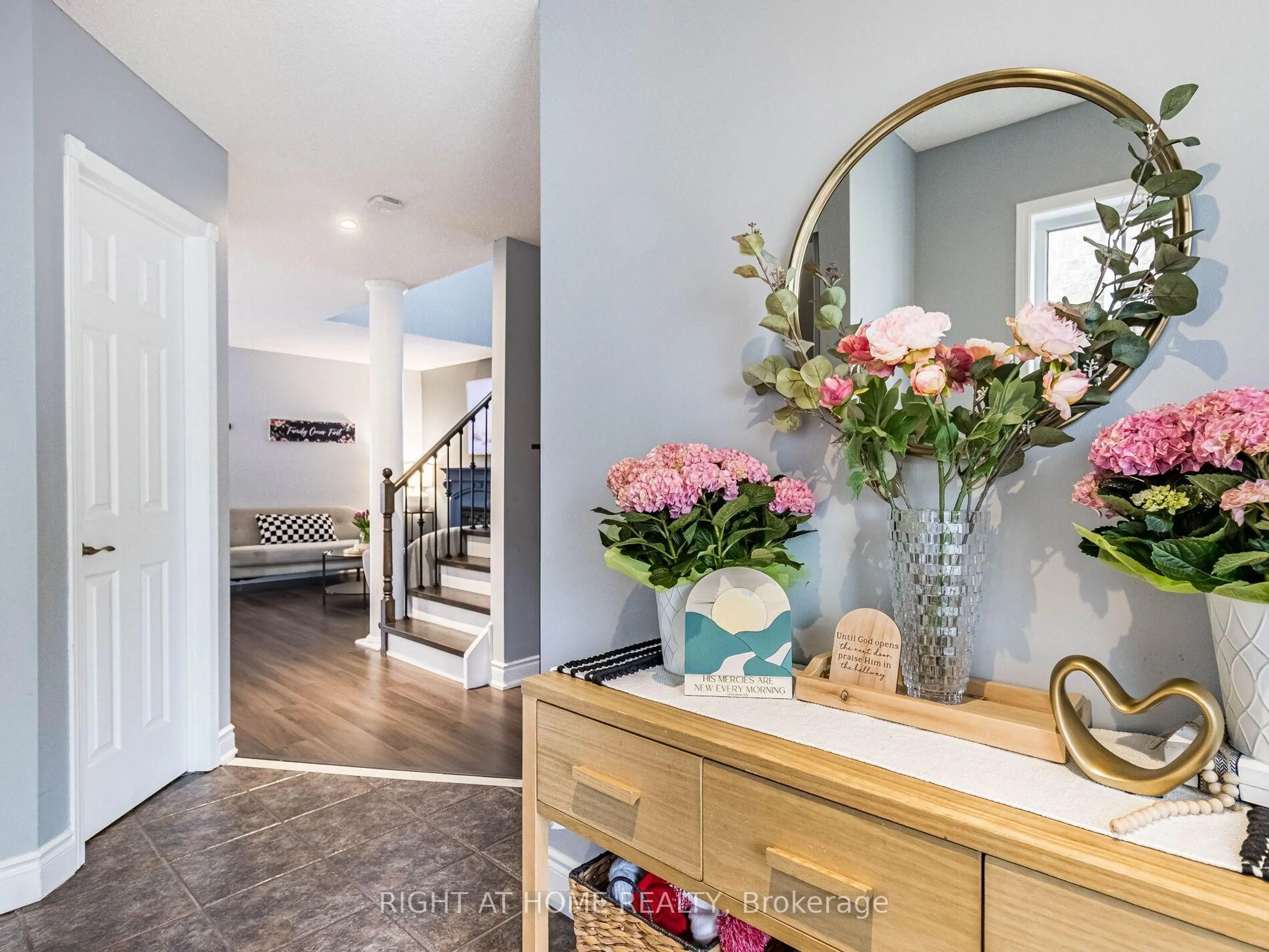 Indoor entryway for 11 Tiller Tr, Brampton Ontario L6X 4R6