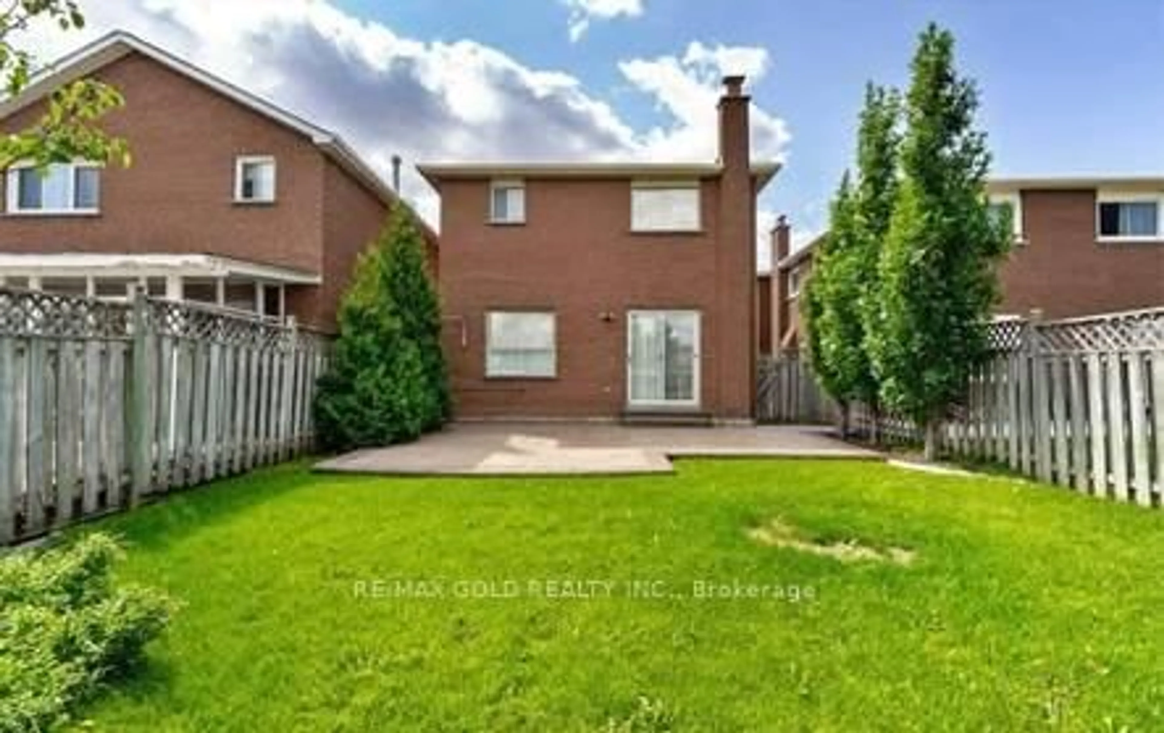Patio, street for 36 Windmill Blvd, Brampton Ontario L6Y 3E4