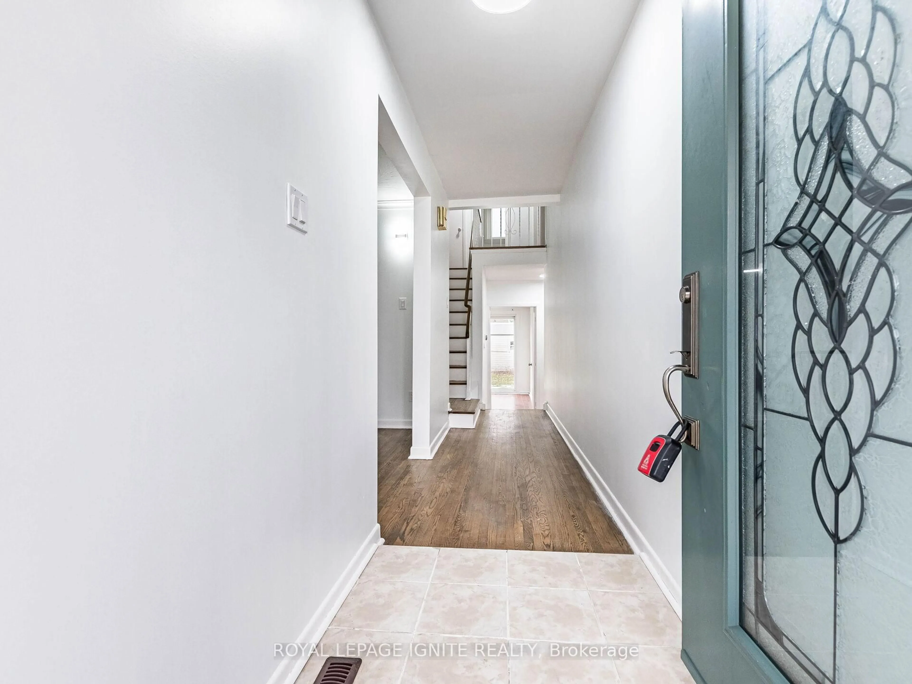 Indoor entryway for 115 Northcrest Rd, Toronto Ontario M9R 1R5