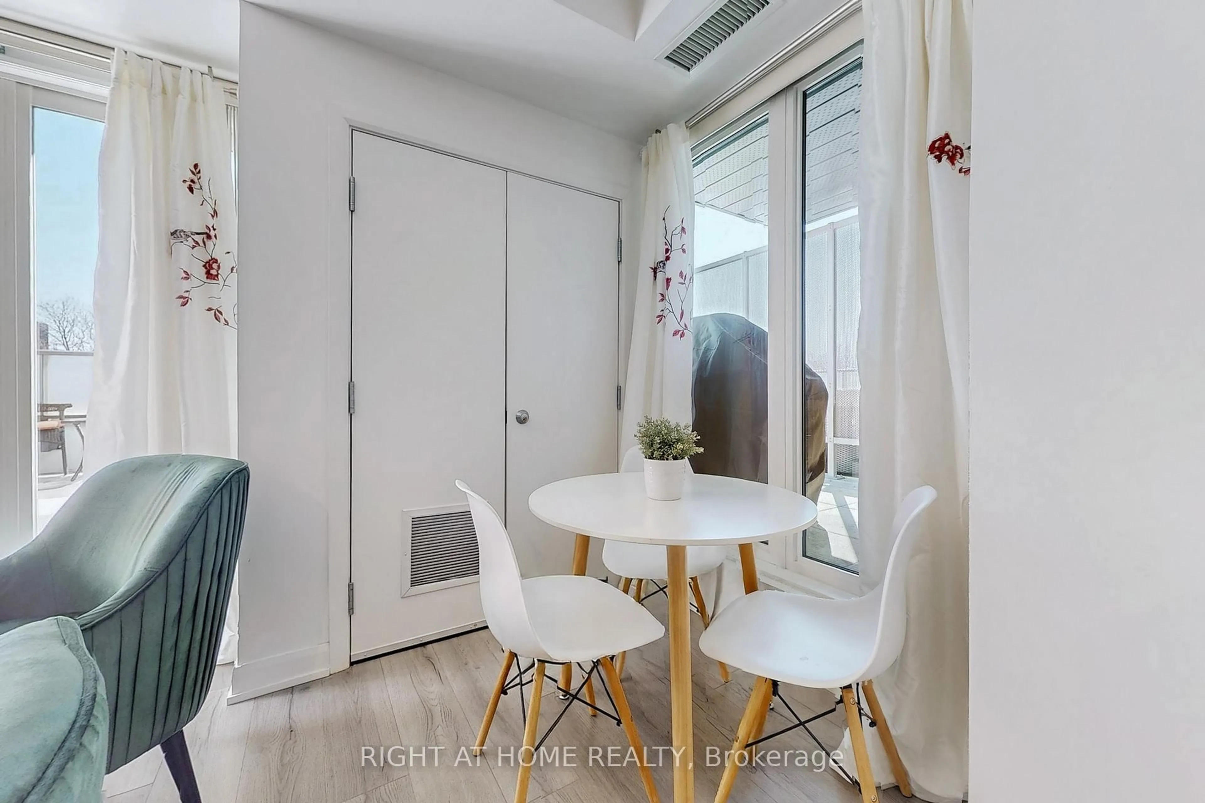 A pic of a room for 385 Osler St #202, Toronto Ontario M6N 2Z4