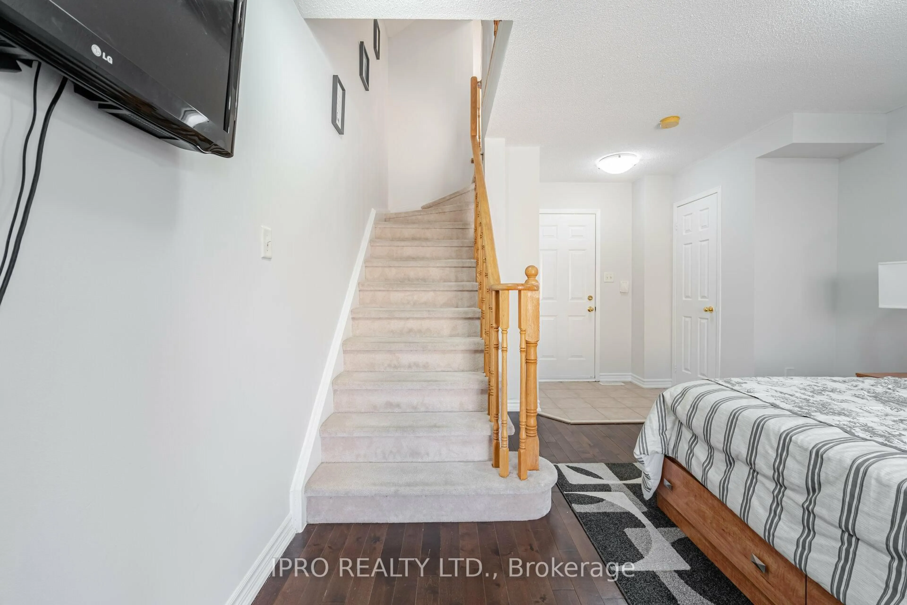 Unknown for 3356 Redpath Circ, Mississauga Ontario L5N 8R1