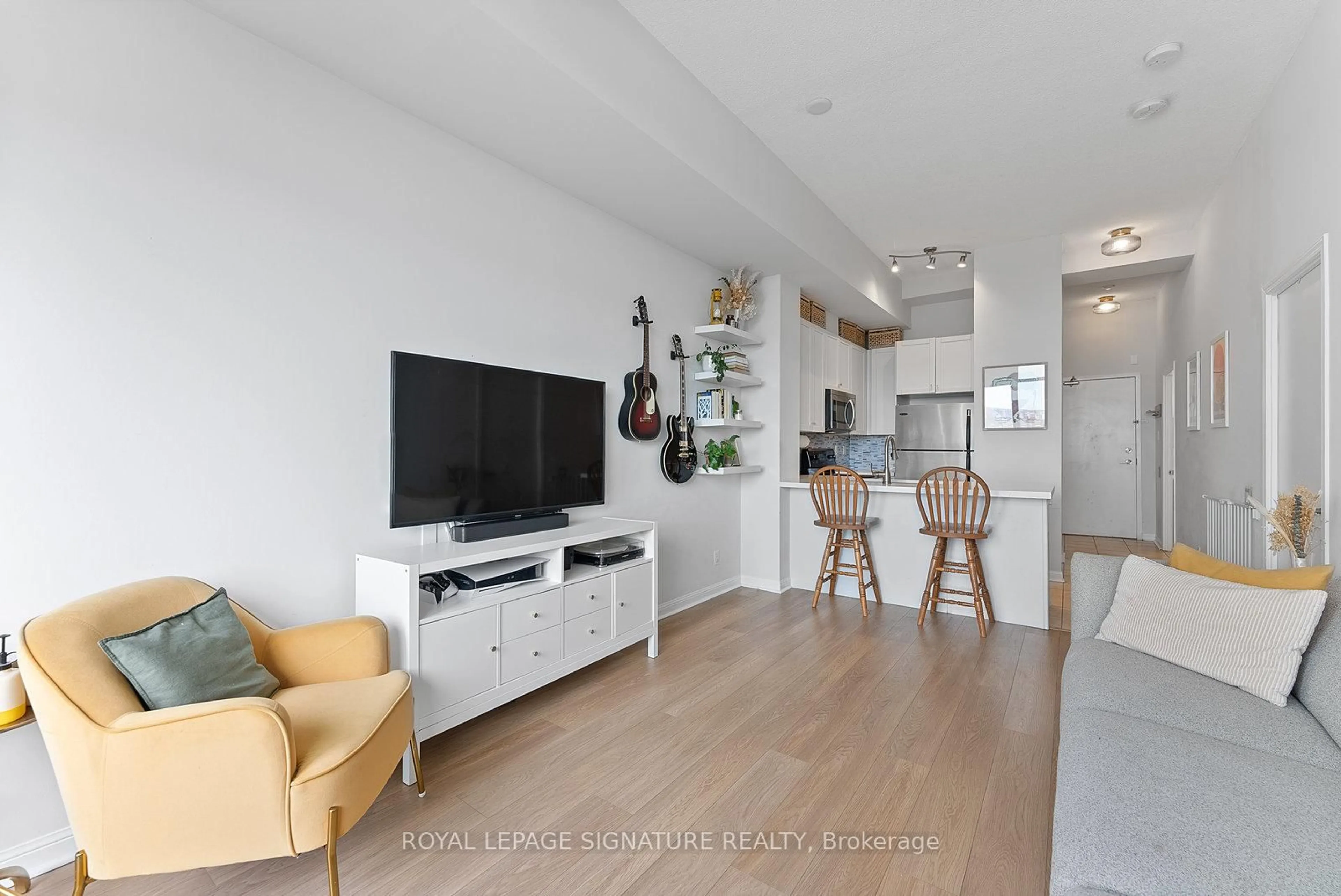 Living room with furniture, unknown for 1600 Keele St #1121, Toronto Ontario M6N 5J1