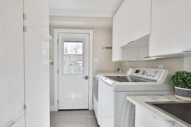 Additional property image - 402 Barclay Cres
