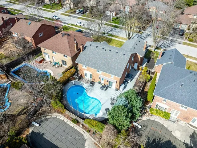 Additional property image - 402 Barclay Cres
