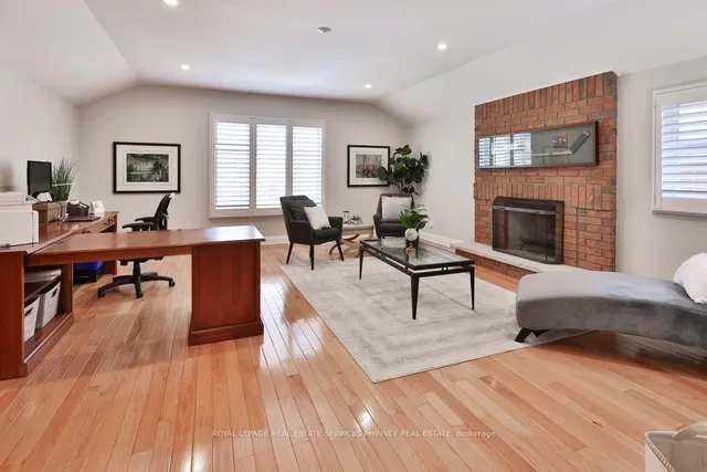 Additional property image - 402 Barclay Cres