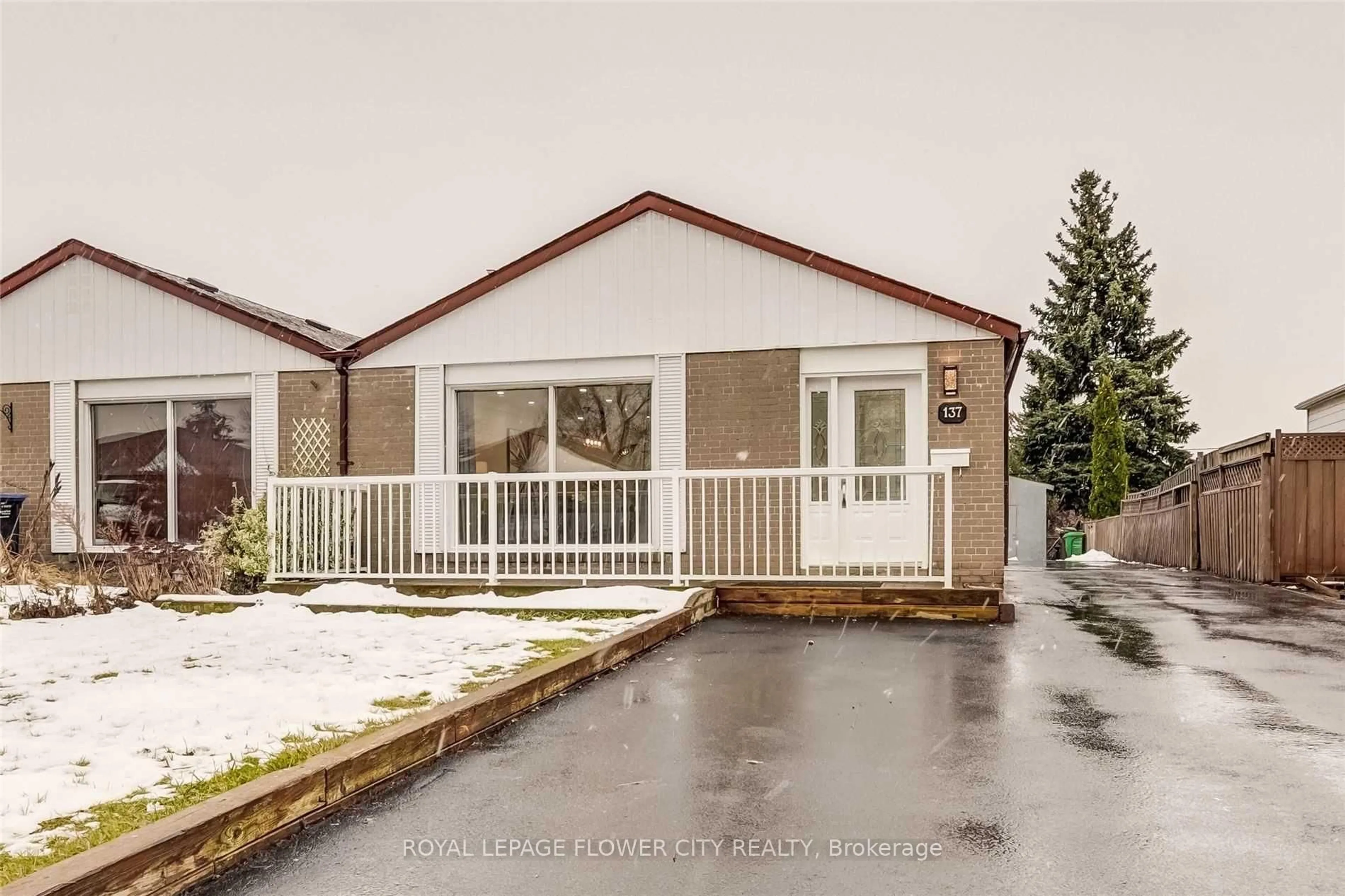 Home with vinyl exterior material, street for 137 Avondale Blvd, Brampton Ontario L6T 1H5