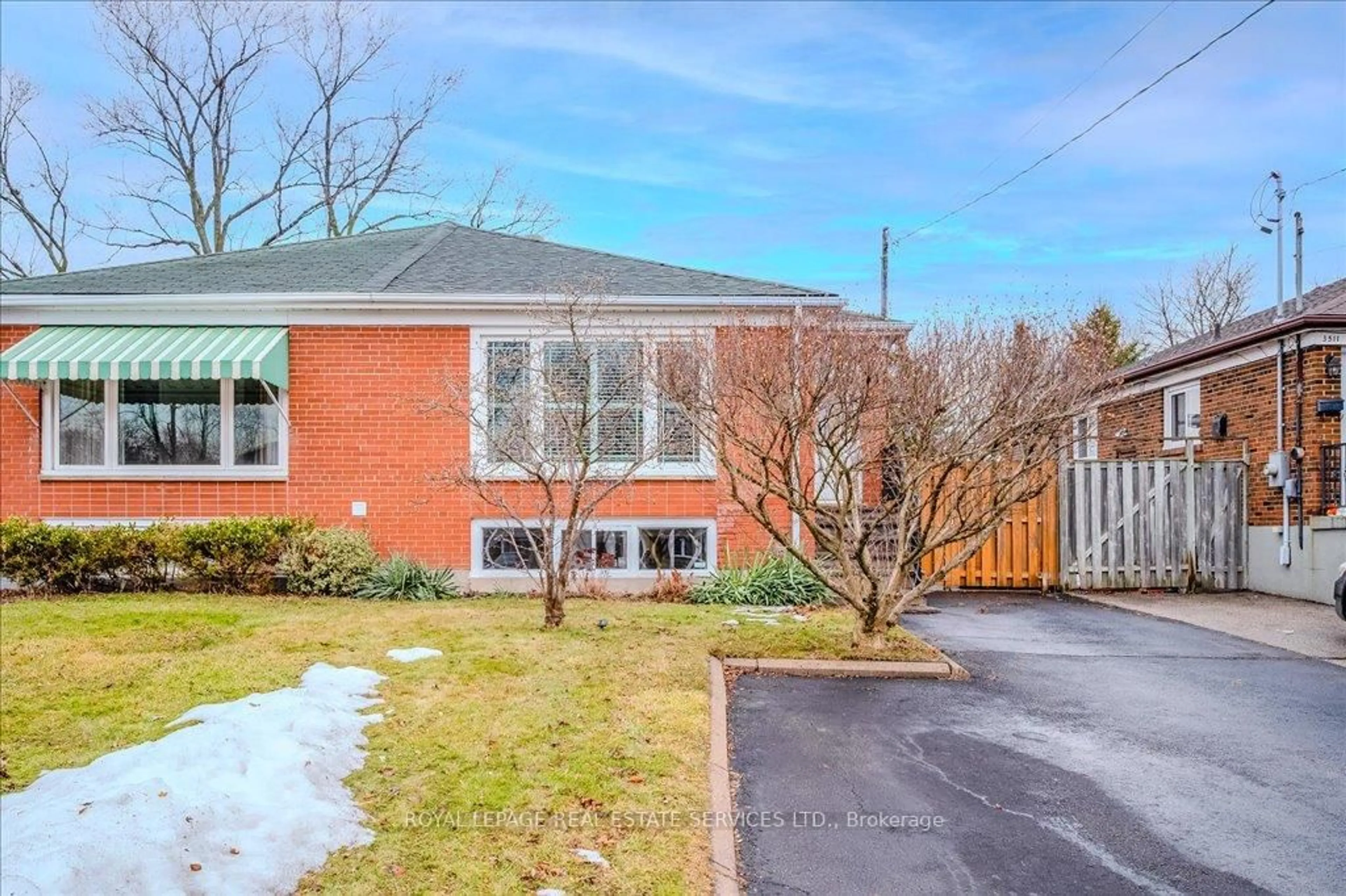 Home with brick exterior material, street for 3515 Ashcroft Cres, Mississauga Ontario L5C 2E6