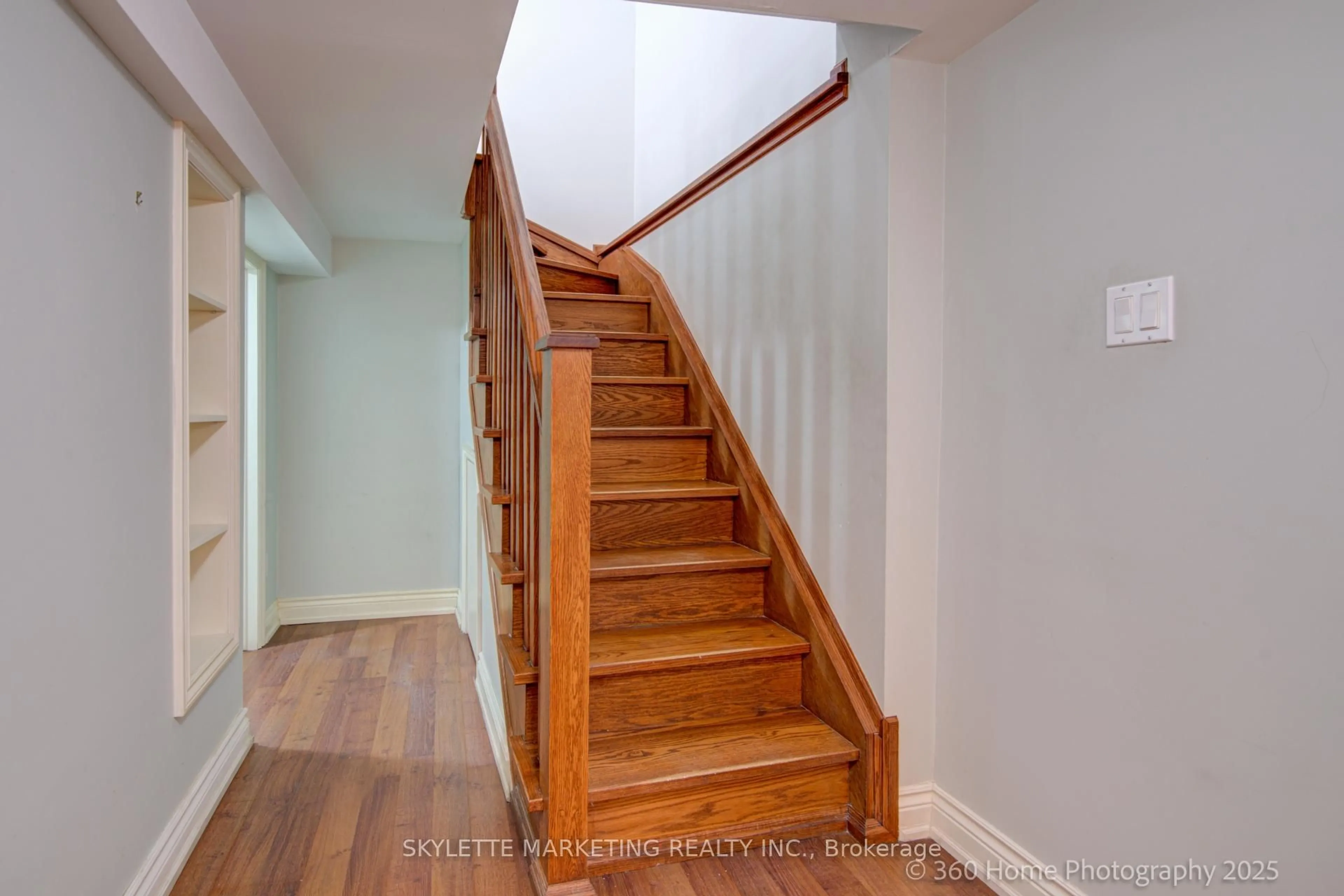 Stairs for 184 Scott Rd, Toronto Ontario M6M 3T8