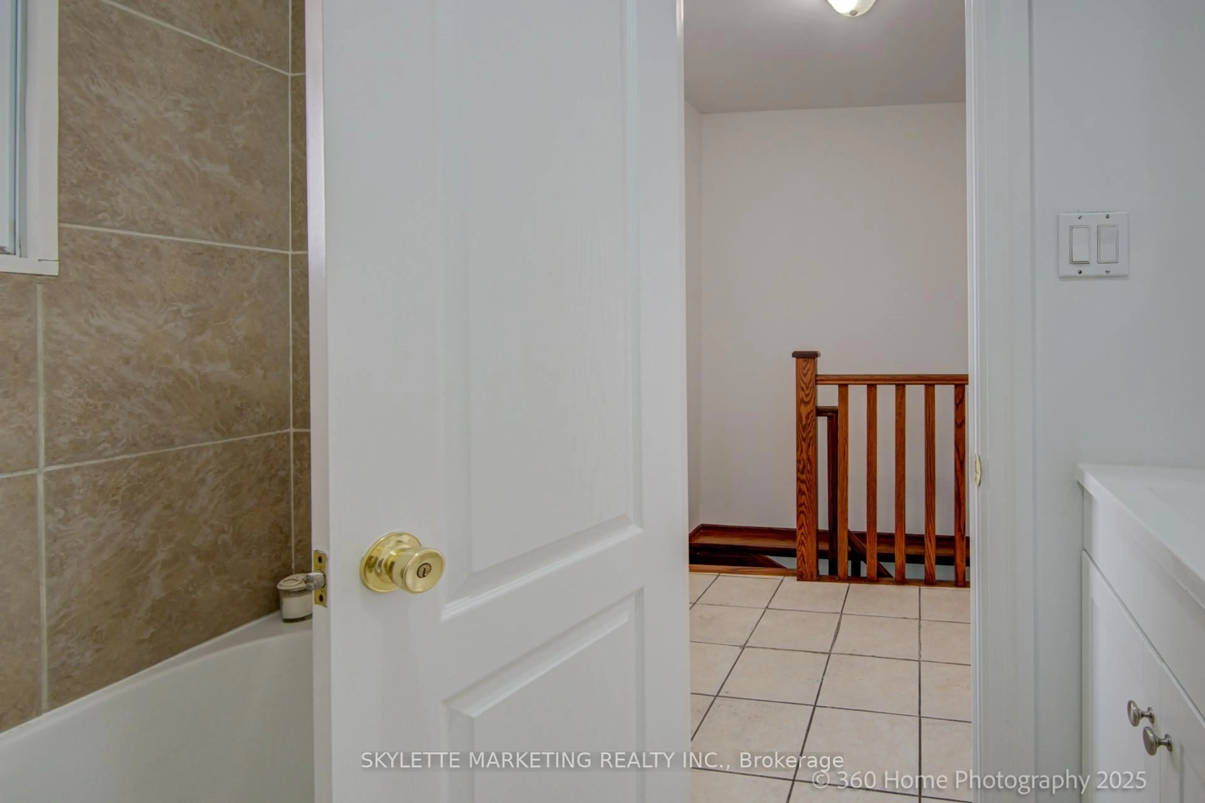 Unknown for 184 Scott Rd, Toronto Ontario M6M 3T8