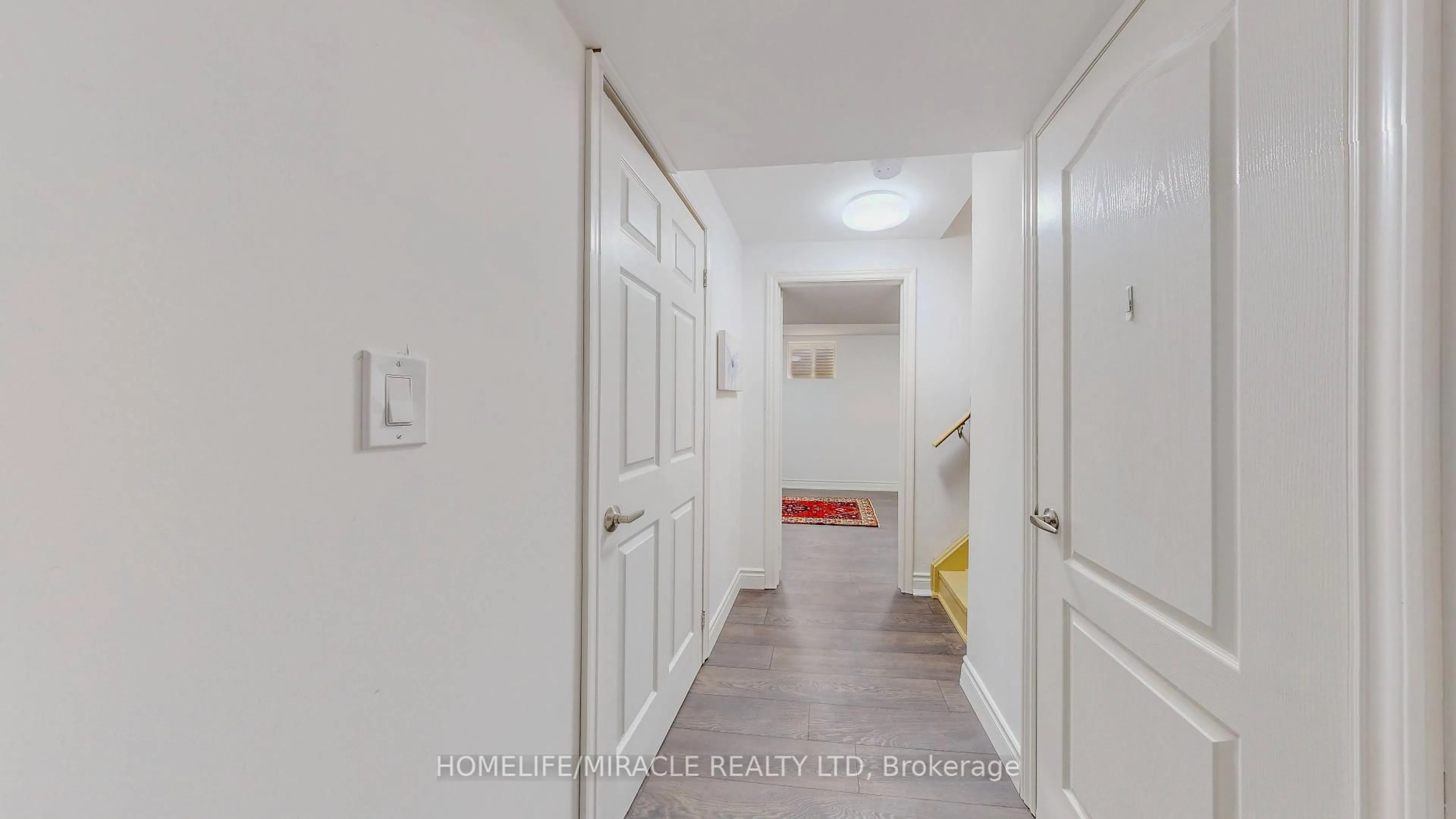 Indoor entryway for 926 Whewell Tr, Milton Ontario L9T 8C7