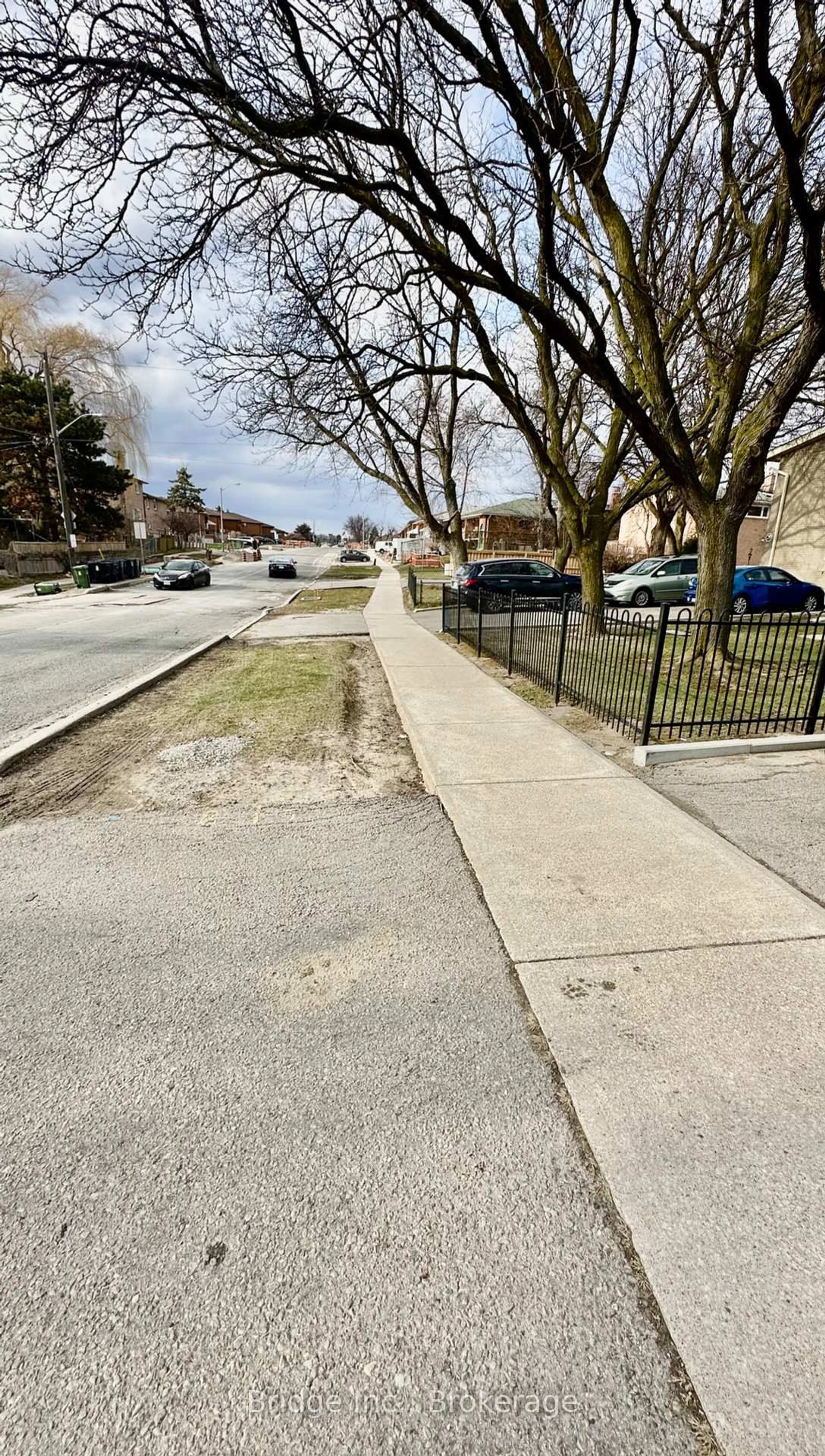 A pic from outside/outdoor area/front of a property/back of a property/a pic from drone, street for 25 Sentinel Rd, Toronto Ontario M3M 2K1
