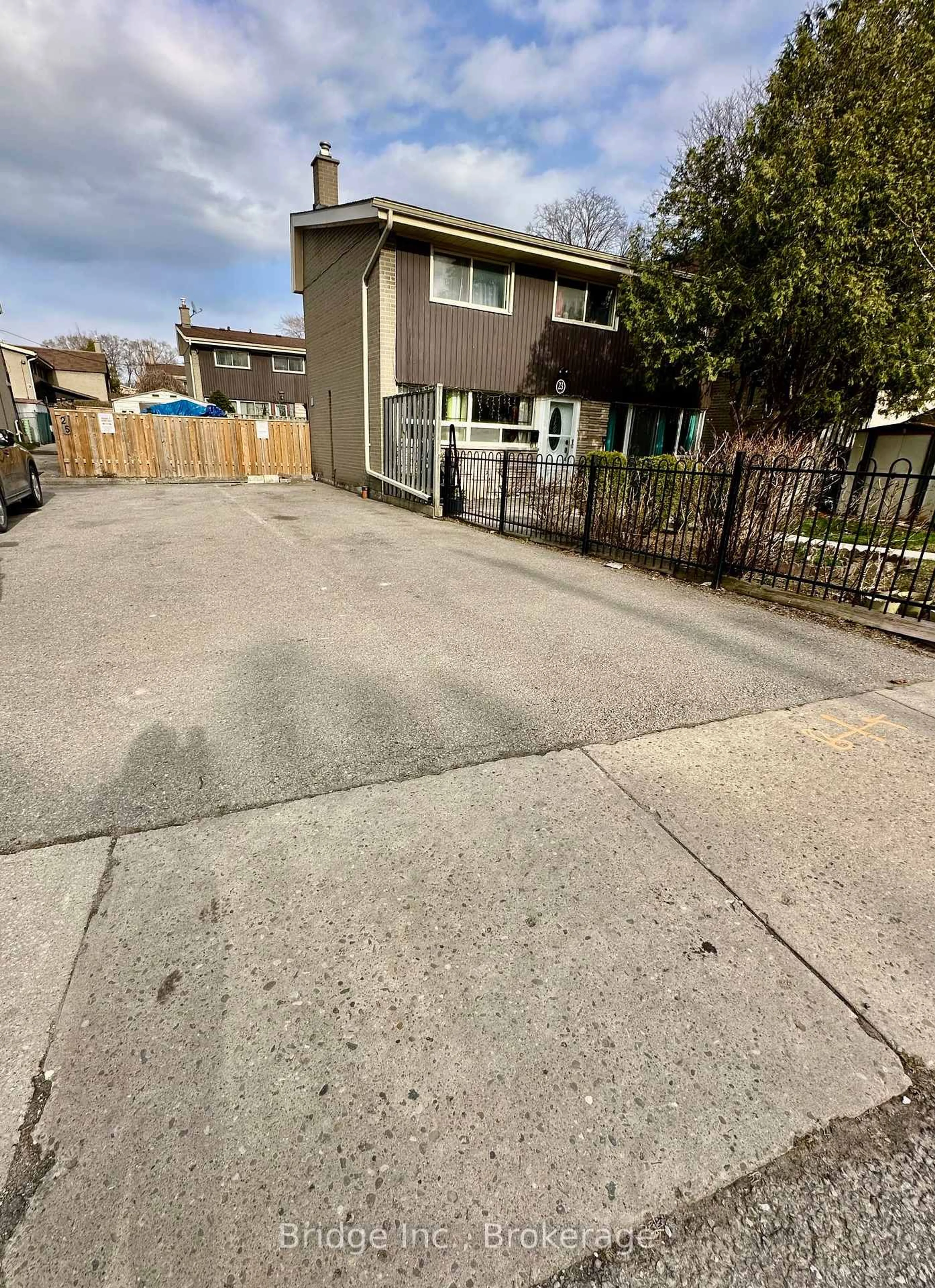 A pic from outside/outdoor area/front of a property/back of a property/a pic from drone, street for 25 Sentinel Rd, Toronto Ontario M3M 2K1