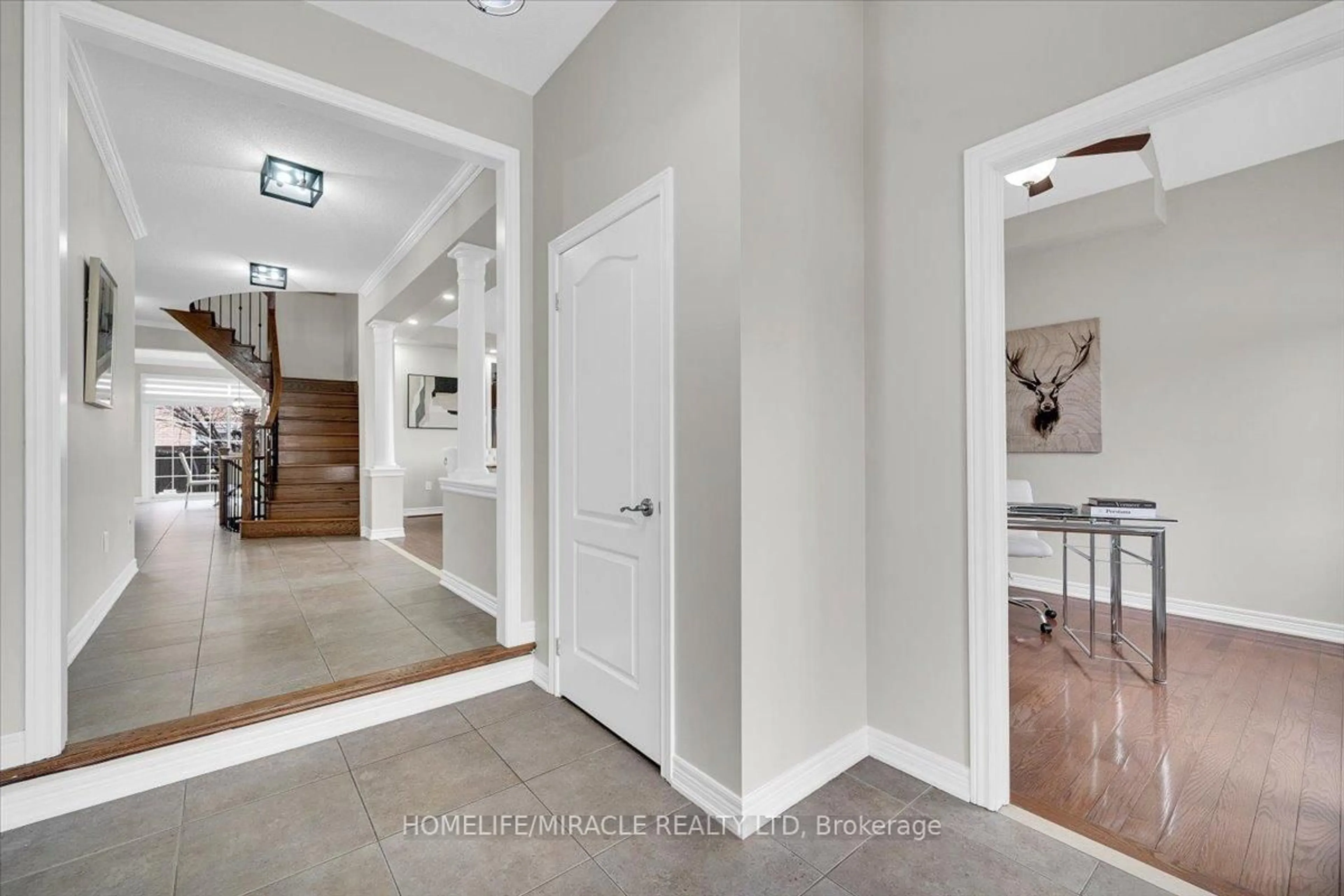 Indoor entryway for 466 Nautical Blvd, Oakville Ontario L6L 0A5
