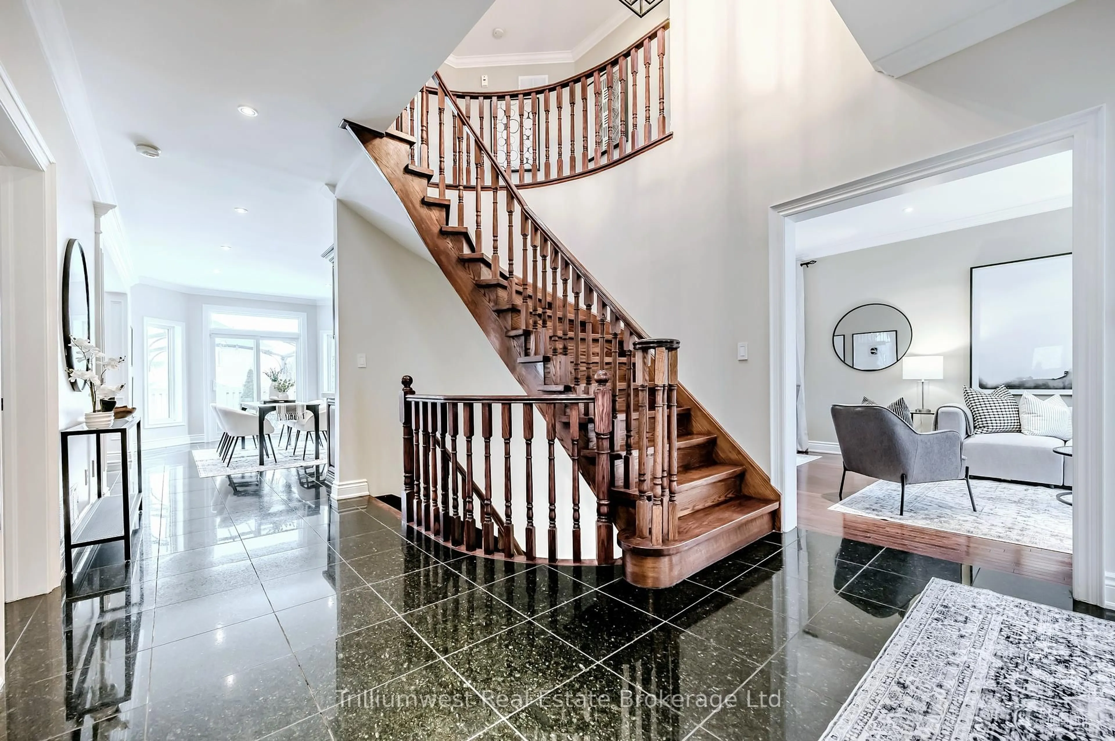 Stairs for 4324 Hickory Dr, Mississauga Ontario L4W 1L2