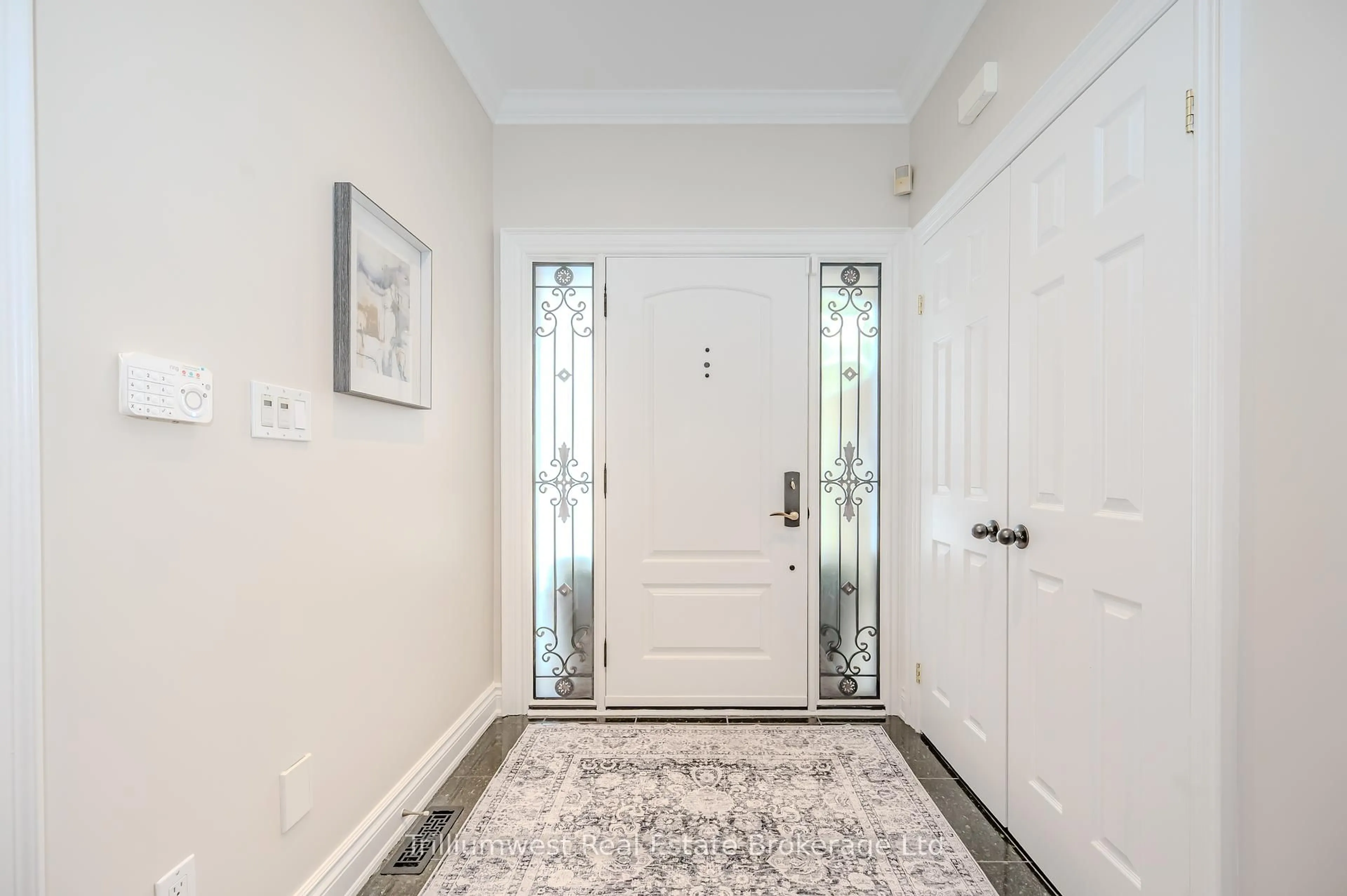 Indoor entryway for 4324 Hickory Dr, Mississauga Ontario L4W 1L2