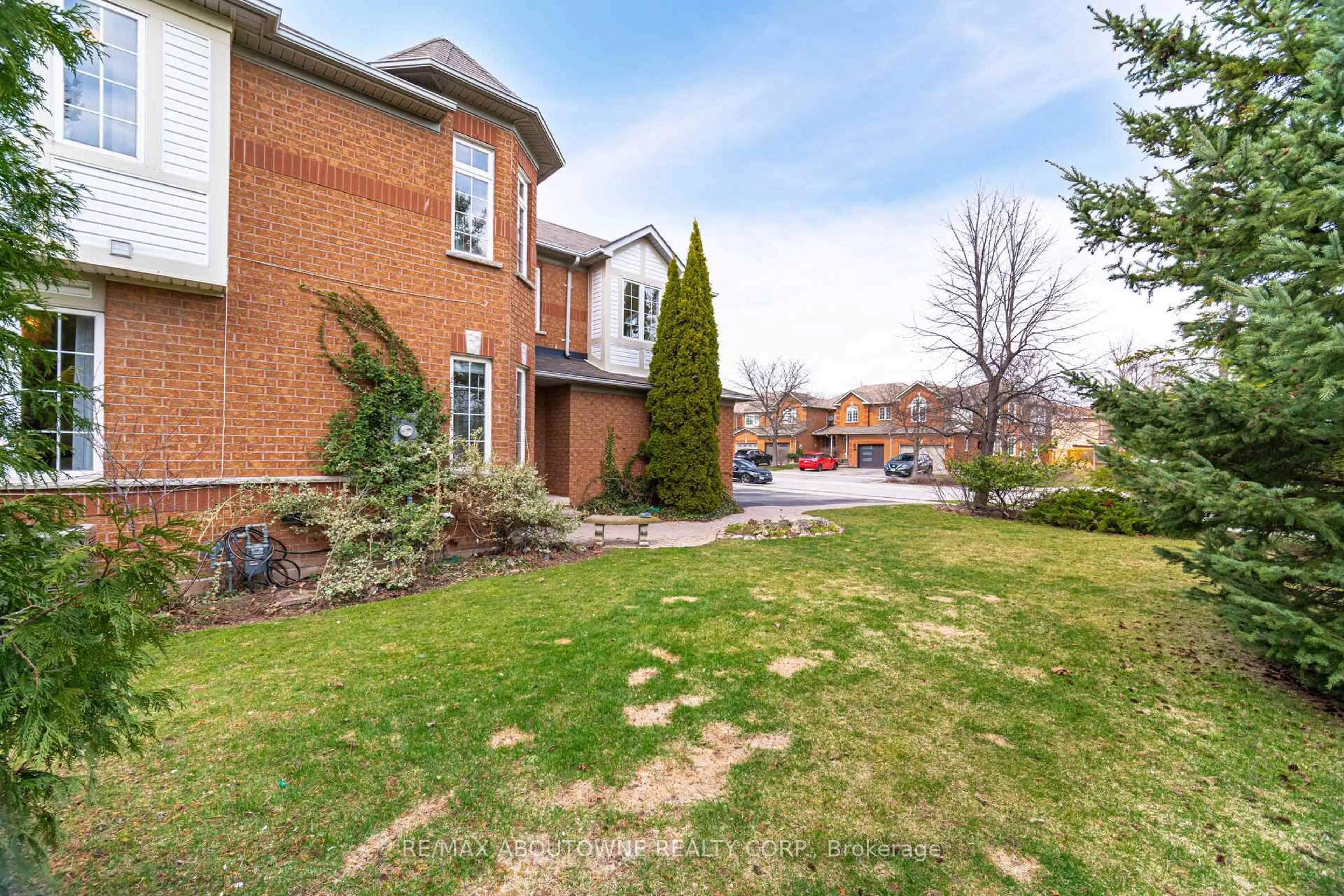 Unknown for 2010 Atkinson Dr, Burlington Ontario L7M 4J1