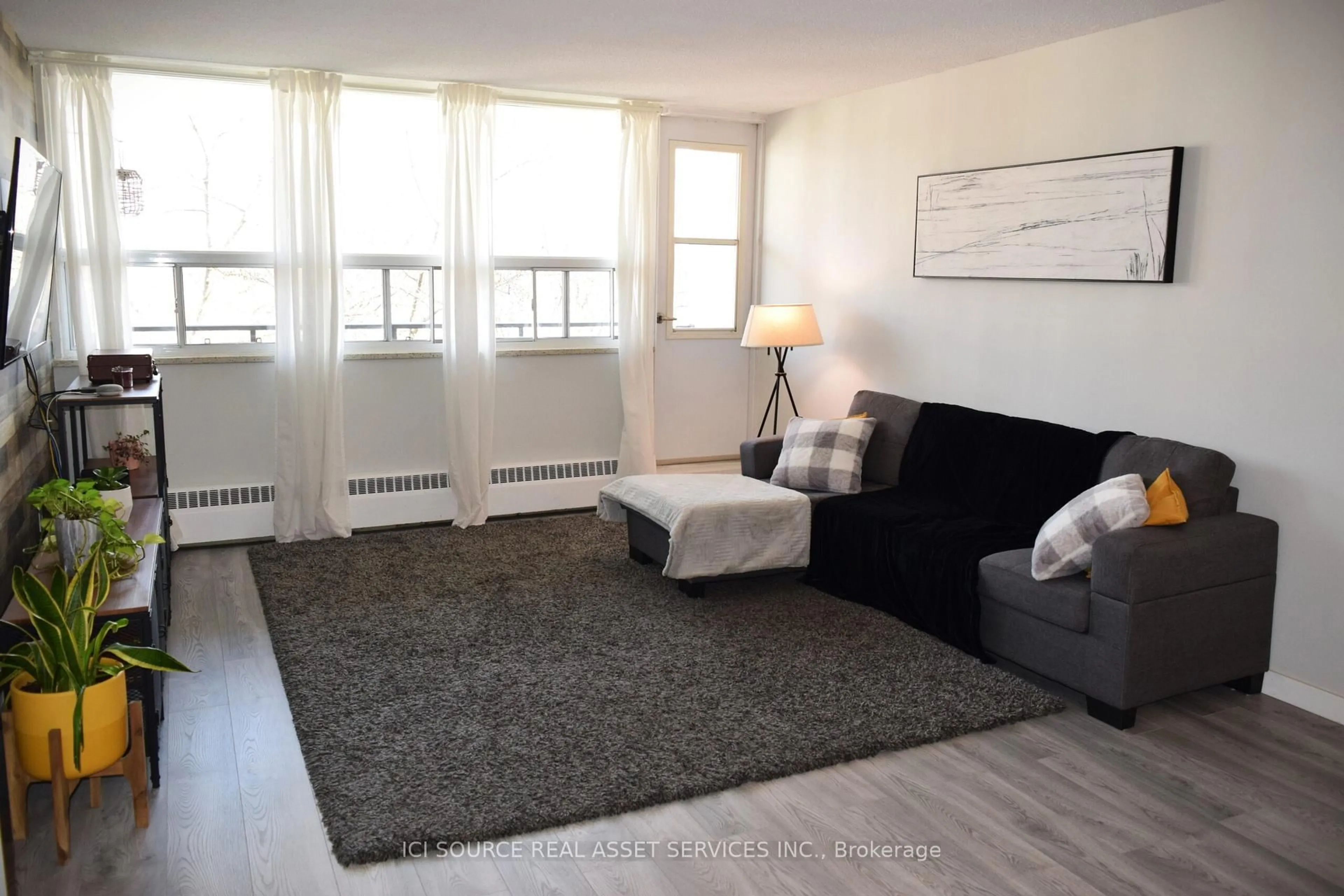 Living room with furniture, unknown for 212 Kerr St #601, Oakville Ontario L6K 3B1