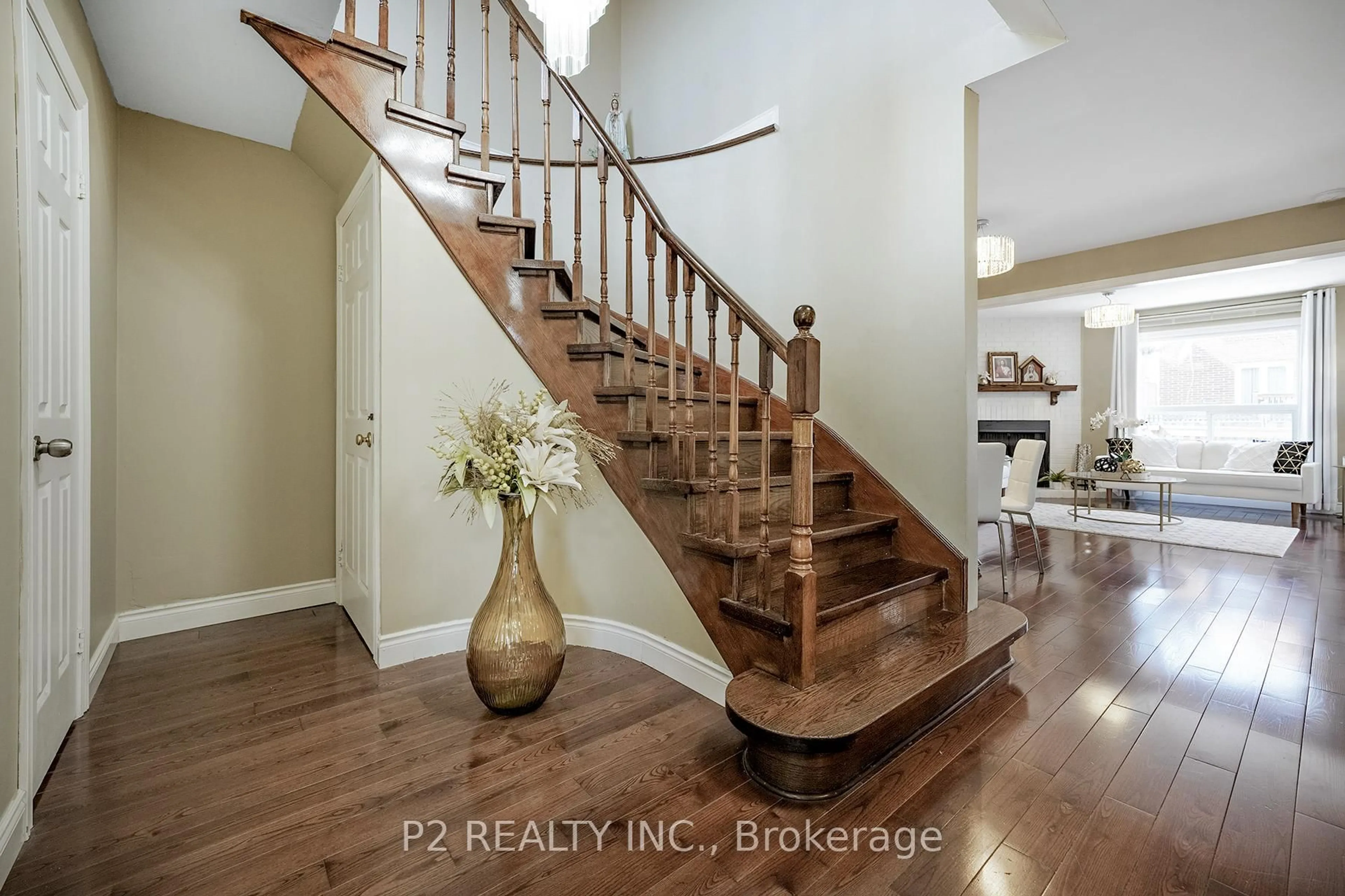 Indoor entryway for 164 Macedonia Cres, Mississauga Ontario L5B 3J5