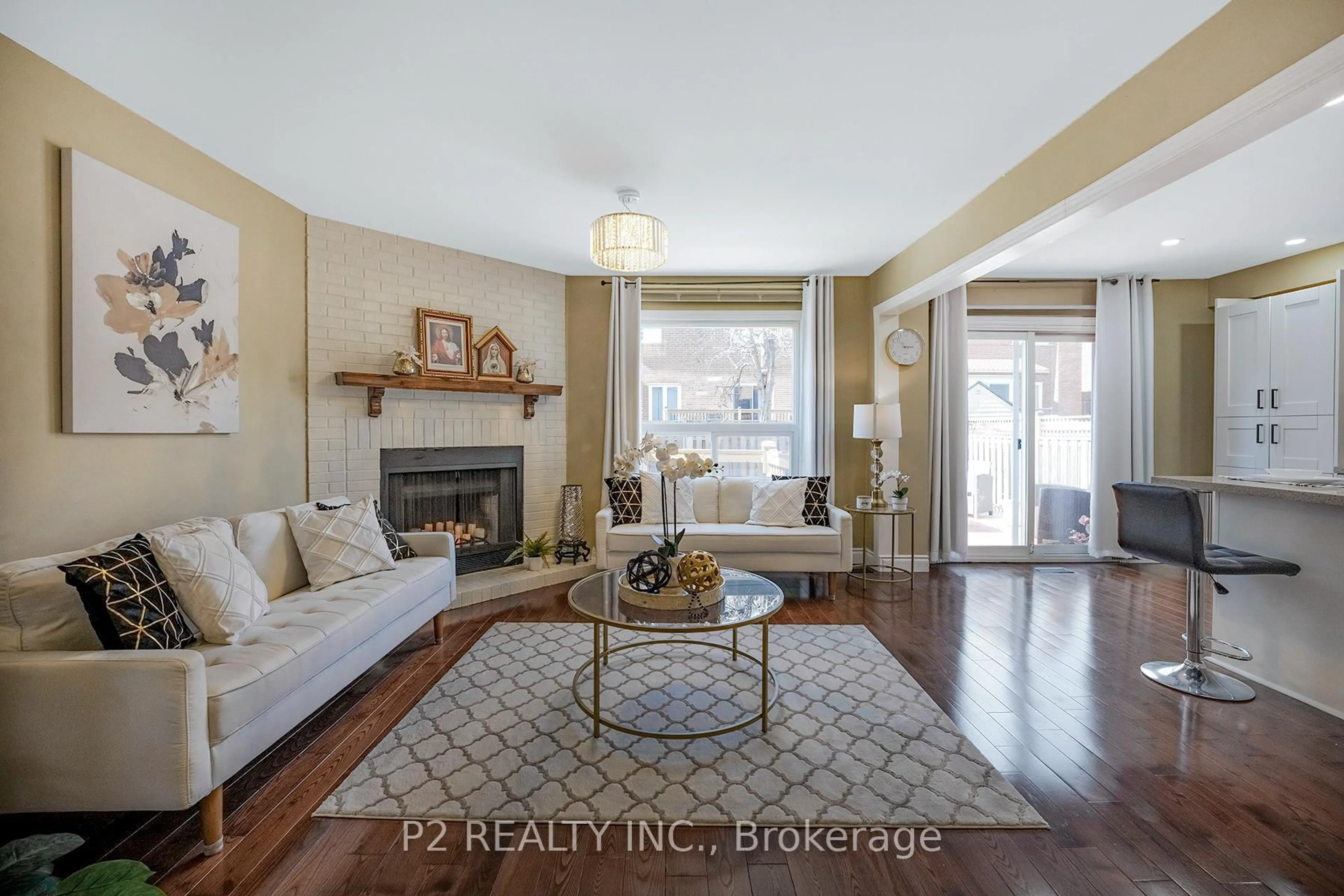 Living room with furniture, unknown for 164 Macedonia Cres, Mississauga Ontario L5B 3J5