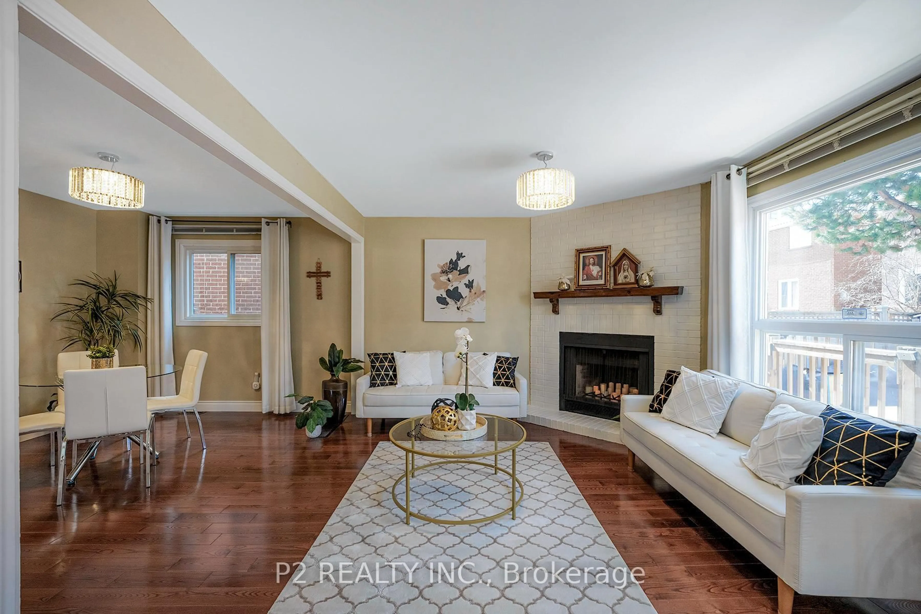 Living room with furniture, unknown for 164 Macedonia Cres, Mississauga Ontario L5B 3J5