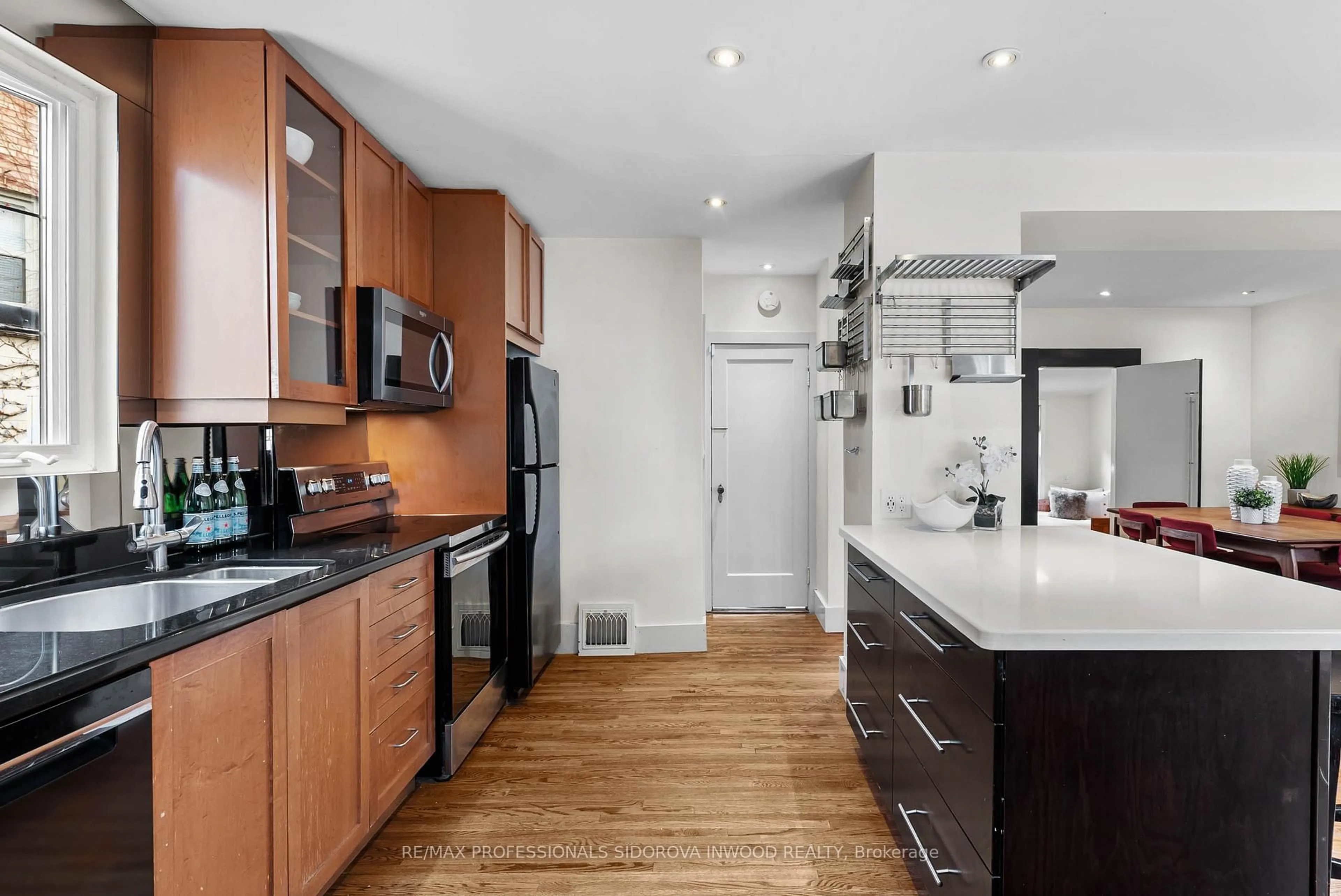 Open concept kitchen, unknown for 50 South Kingsway N/A, Toronto Ontario M6S 3T3
