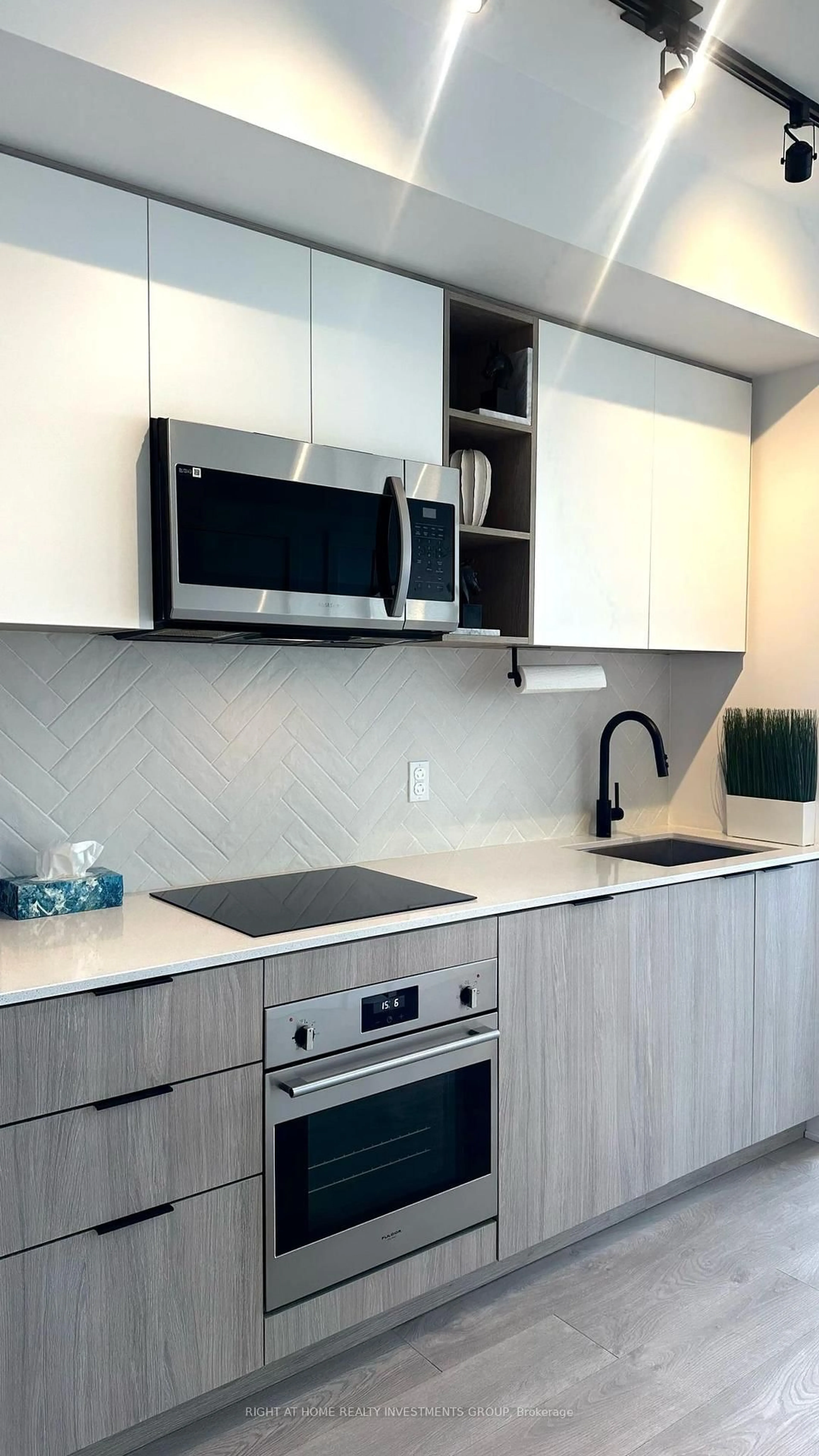 Unknown for 36 Zorra St #3211, Toronto Ontario M8Z 0G5
