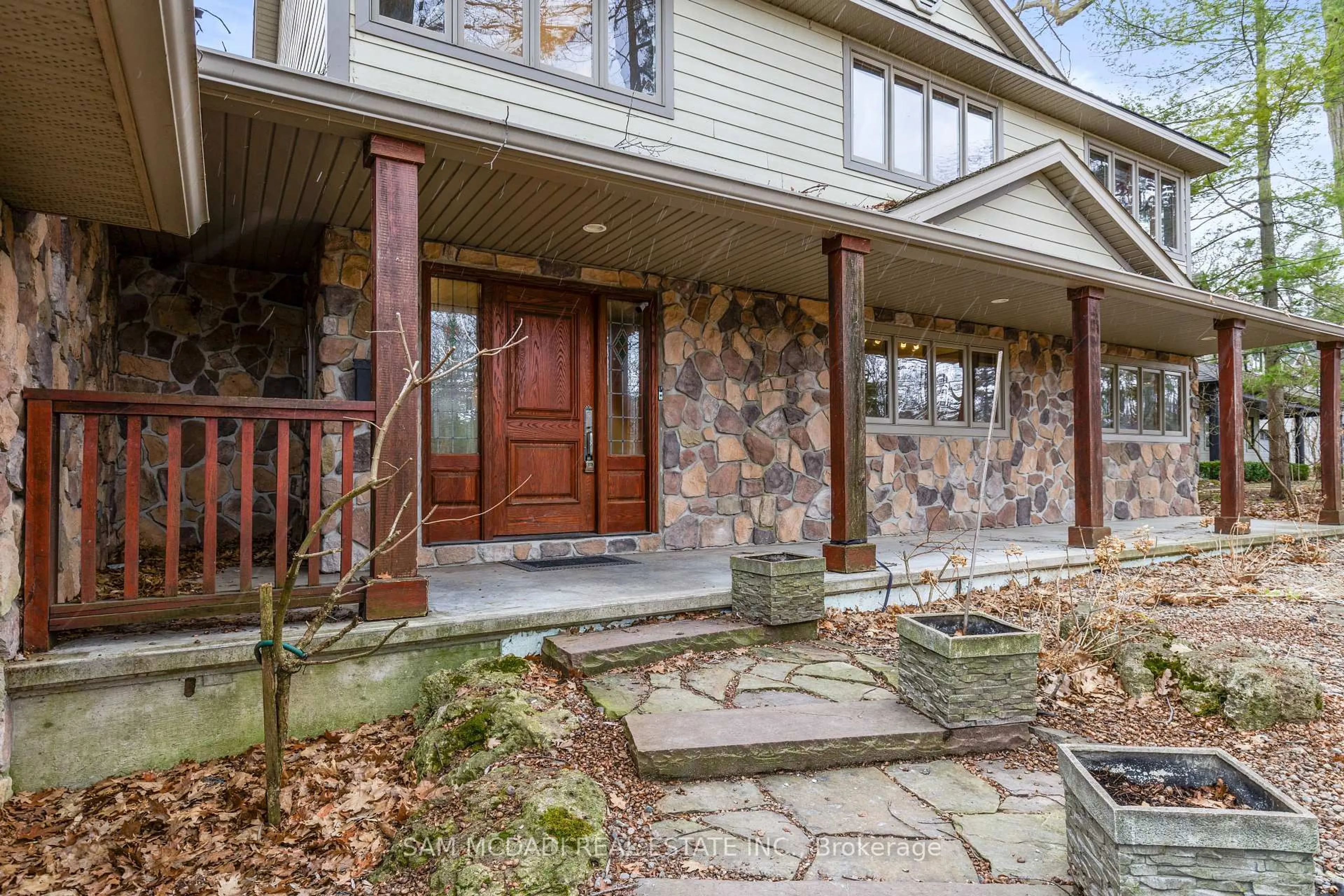 Home with brick exterior material, street for 690 Meadow Wood Rd, Mississauga Ontario L5J 2S6