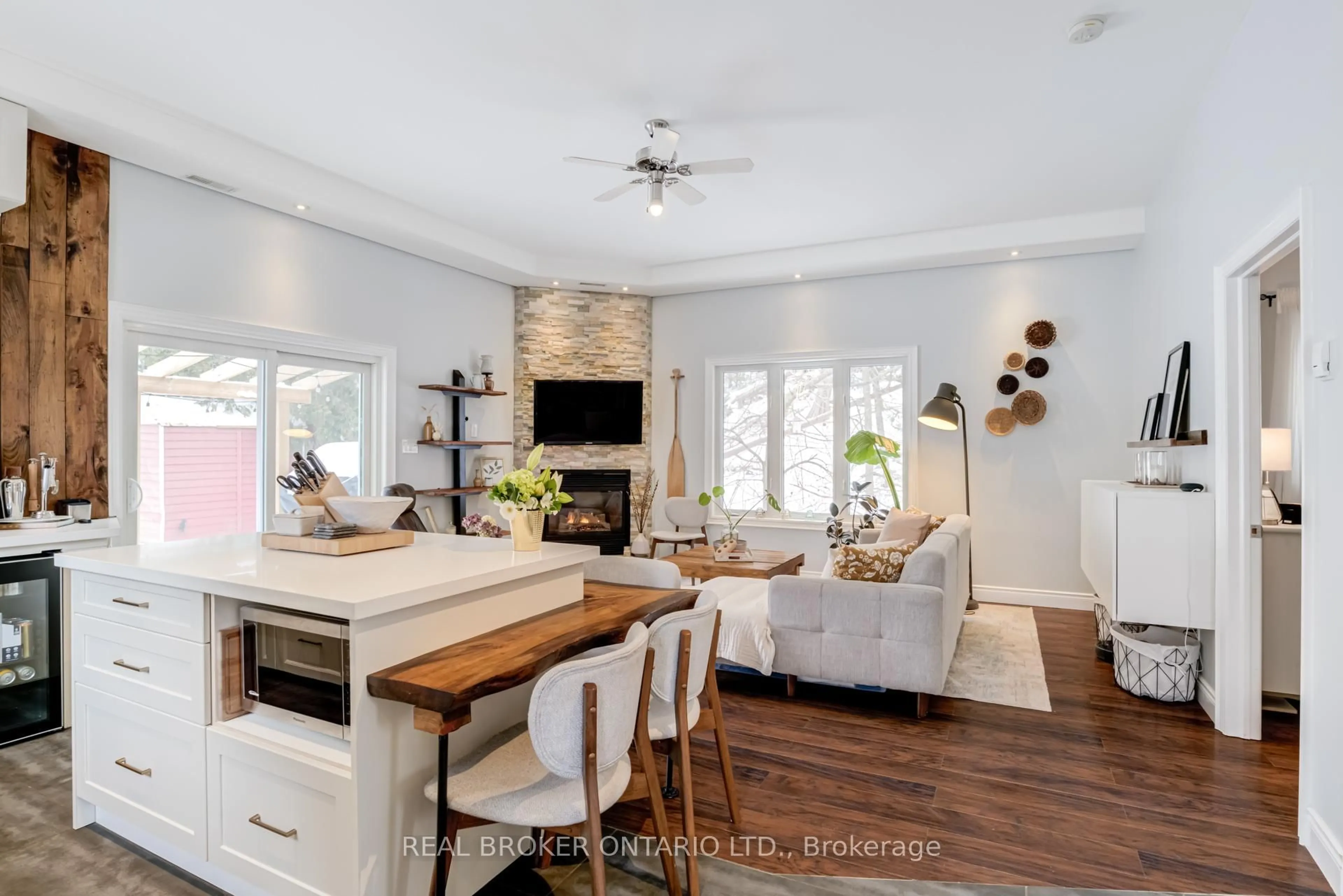 Open concept kitchen, unknown for 29 Old Pavillion Rd, Caledon Ontario L7C 3J8