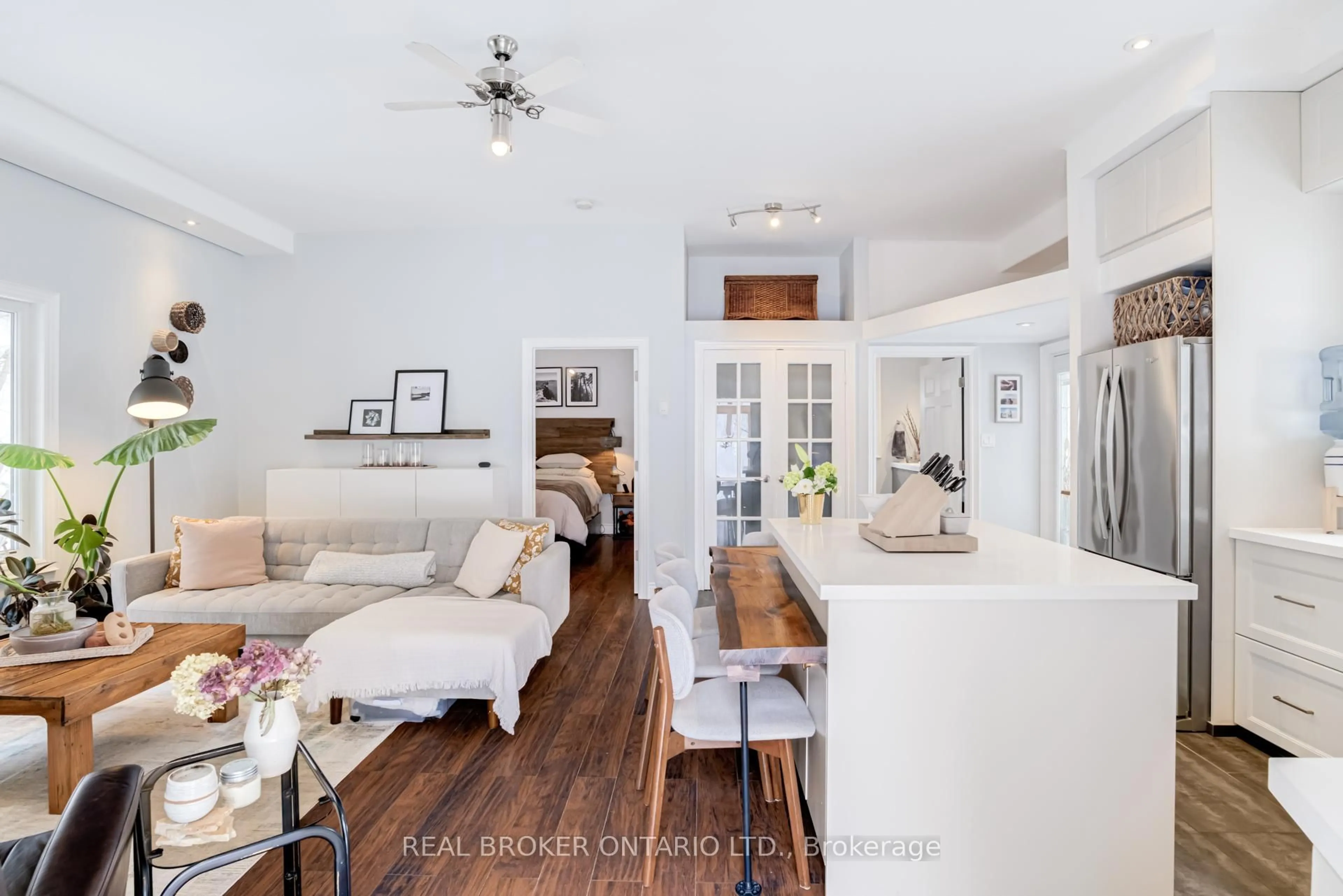 Open concept kitchen, unknown for 29 Old Pavillion Rd, Caledon Ontario L7C 3J8
