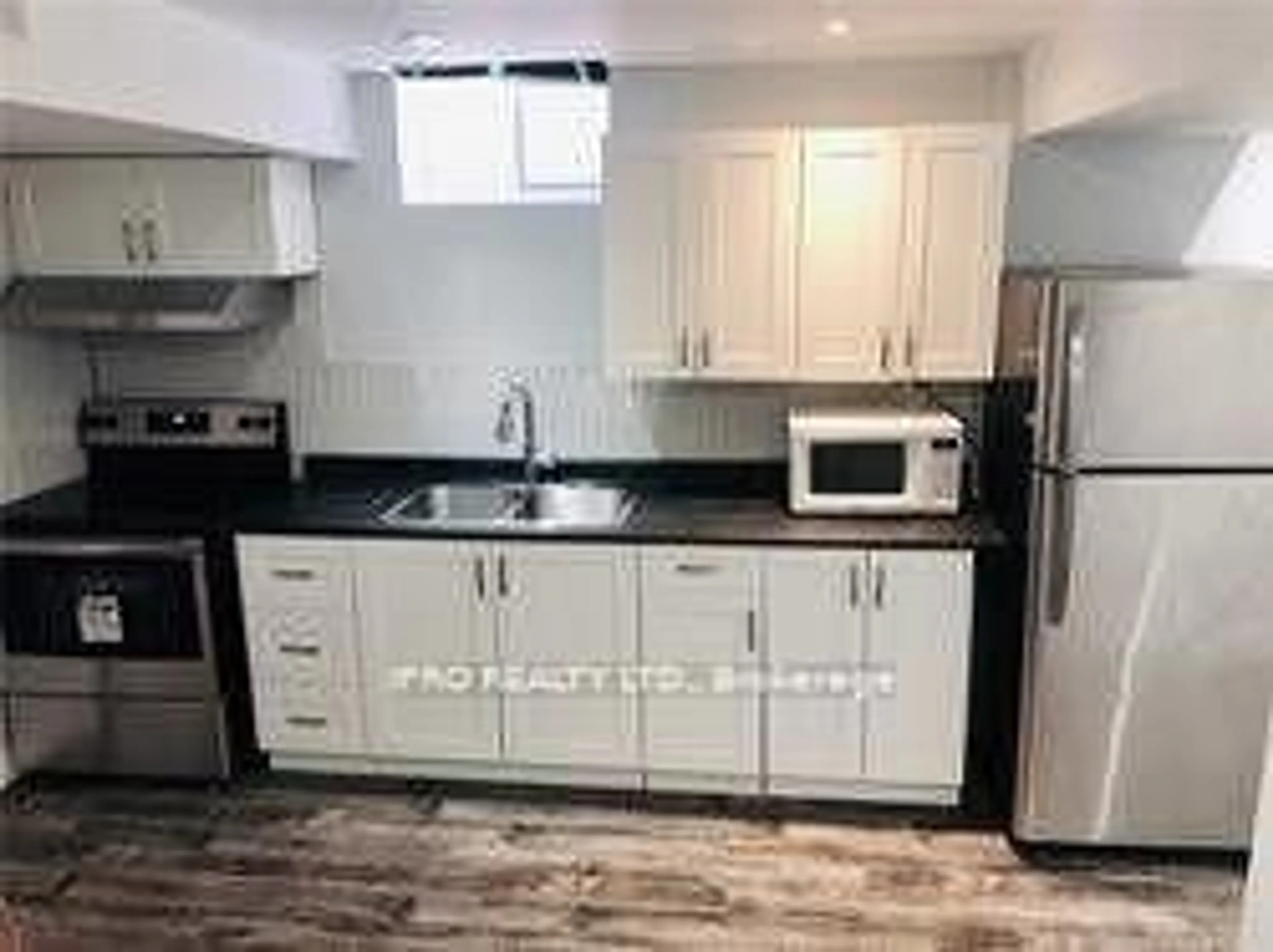 Standard kitchen, unknown for 424 Jay Cres, Orangeville Ontario L9W 4Z2